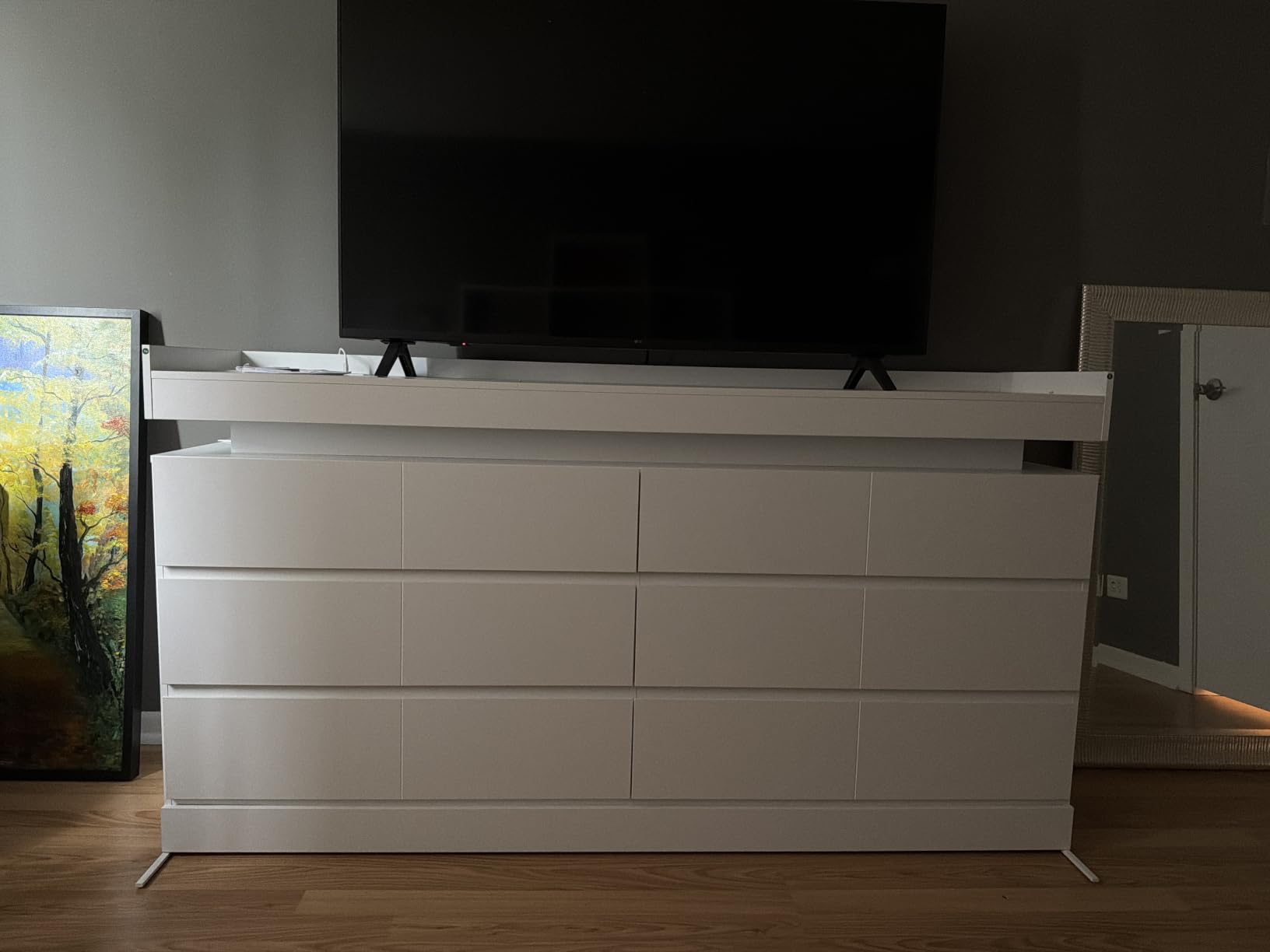 Gyfimoie 9 Drawer Dresser with Power Outlet, Modern Dresser with LED Light, Modern Chest of Drawers for Closet, Wide Drawer Organizer Cabinet for Bedroom, Living Room customer photo 1