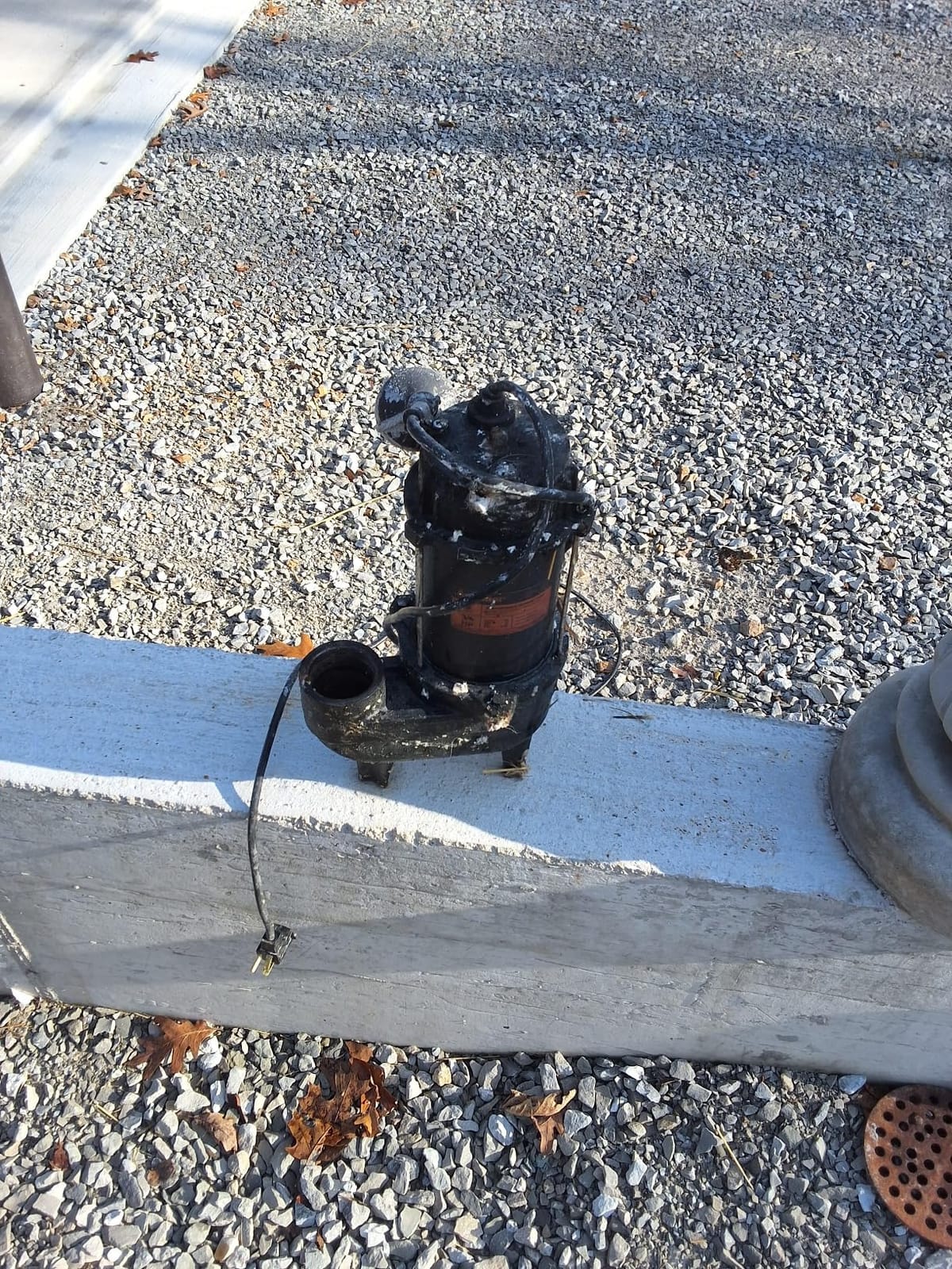 Acquaer 3/4 HP Submersible Sewage Pump 6400 GPH Cast Iron Effluent Pump | Automatic Tethered Float Switch, 115V, 2'' NPT Discharge customer photo 2