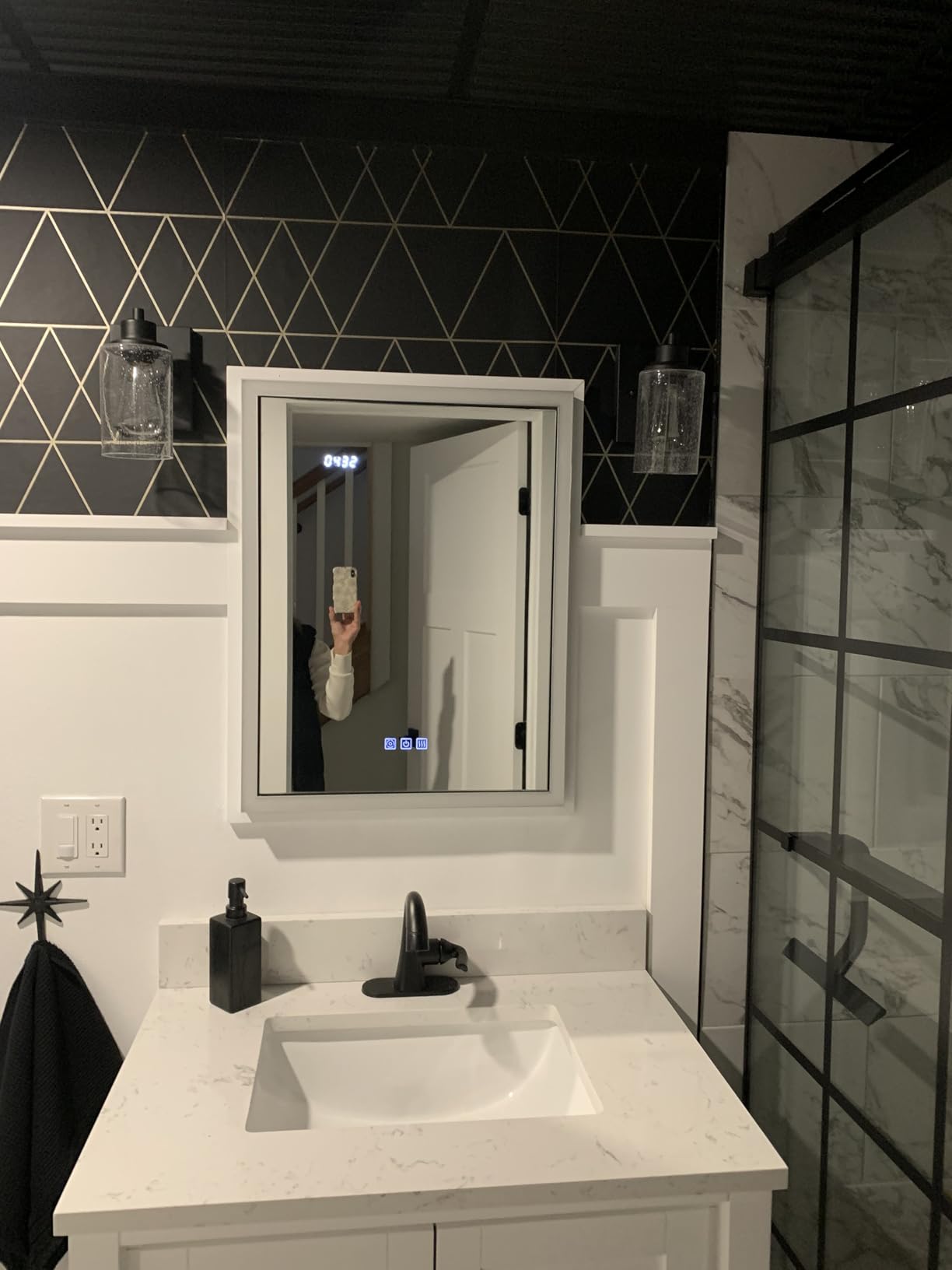 Delta Arvo 1 Hole Pull Down Bathroom Faucet with Sprayer, Brushed Nickel Single Hole Bathroom Sink Faucet with Pull Out Sprayer for Vanity, Push-Pop Drain, SpotShield Stainless 15840LF-SPPD customer photo 1