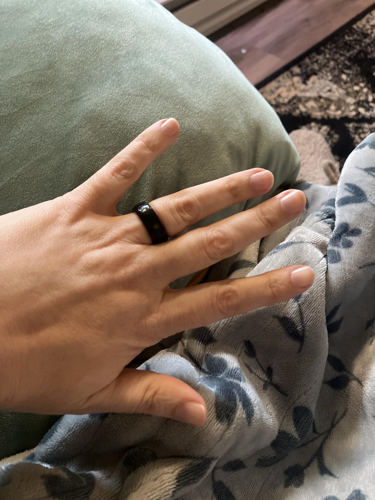 RENPHO Lynx Smart Ring, Subscription-Free App, Silver, Size 10 | All Day Sleep & Activity Tracking, Includes Charging Case, 7-Day Battery Life, Size Before You Buy customer photo 2