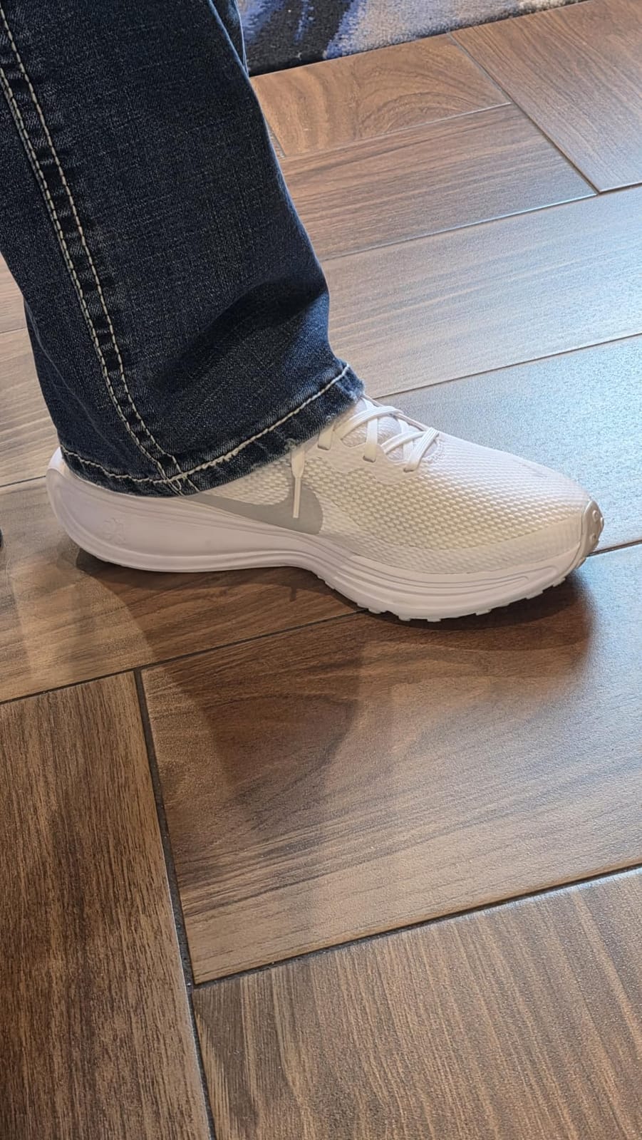 Nike Men's Revolution 8 Road Running Shoes customer photo 1