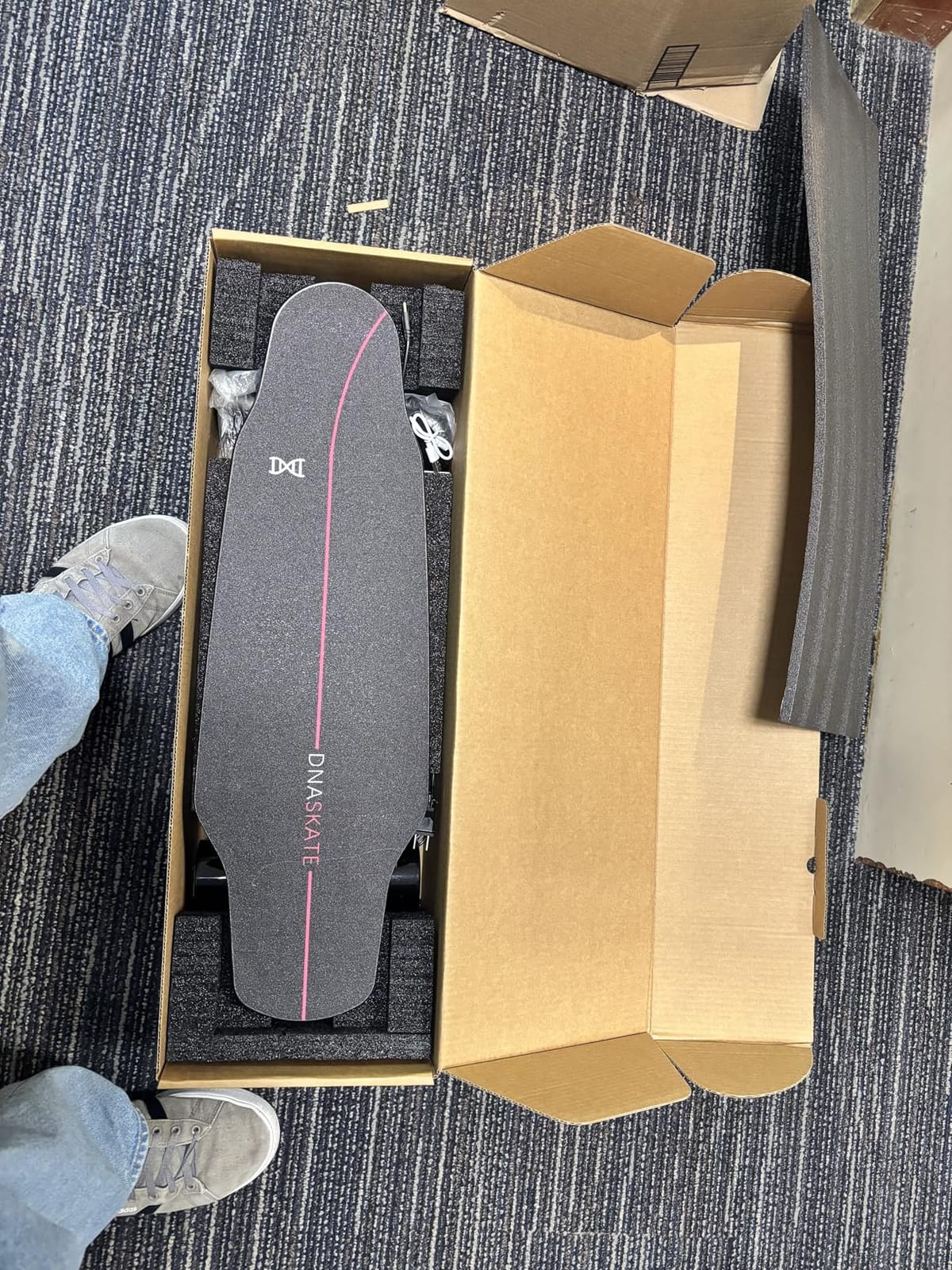 M8 Electric Skateboard with Remote, 15Mph Top Speed, 9Miles Range, 400 Hub-Motor, Skateboard for Adults & Teens customer photo 2