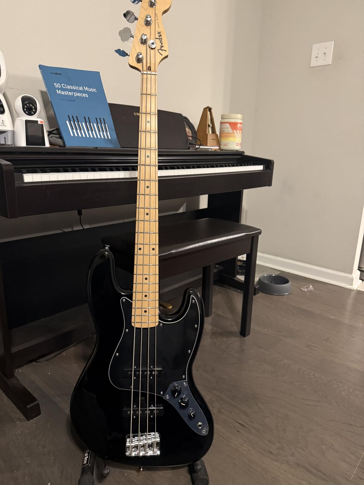 Fender Standard Jazz Bass, Maple Fingerboard, Black Pickguard, Black customer photo 2
