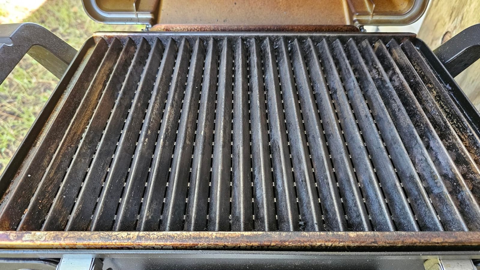 Charbroil Grill2Go X200 Portable Gas Grill, Dark Grey - 25409200 customer photo 2