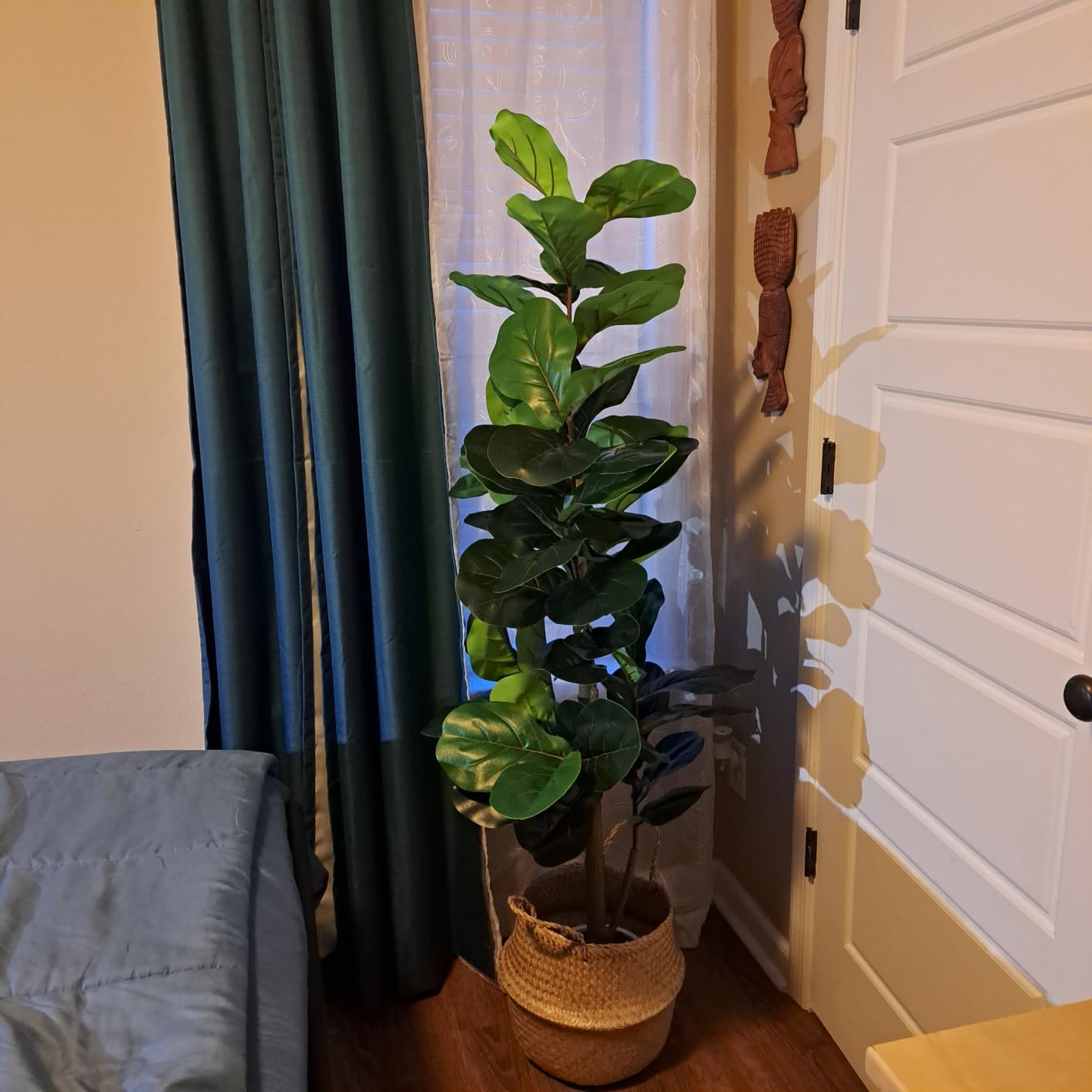 VIVATREES 6FT Fiddle Leaf Fig Artificial Tree with White Planter Pot, Faux Floor Plant, Indoor and Outdoor Fake Plants for Home Office Decor customer photo 2