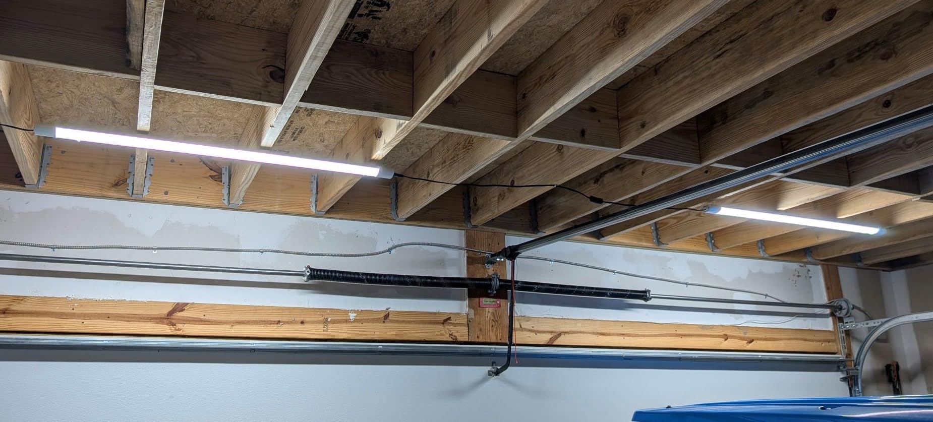 ALUSSO LED Shop Lights 4FT for Garage, 4800LM Adjustable 20W/30W/40W, 5CCT 2700K 3000K 4000K 5000K 6500K, 120V, Warm to Cool Daylight Linkable Shop Lights for Workshop, ETL, 2 Pack customer photo 1