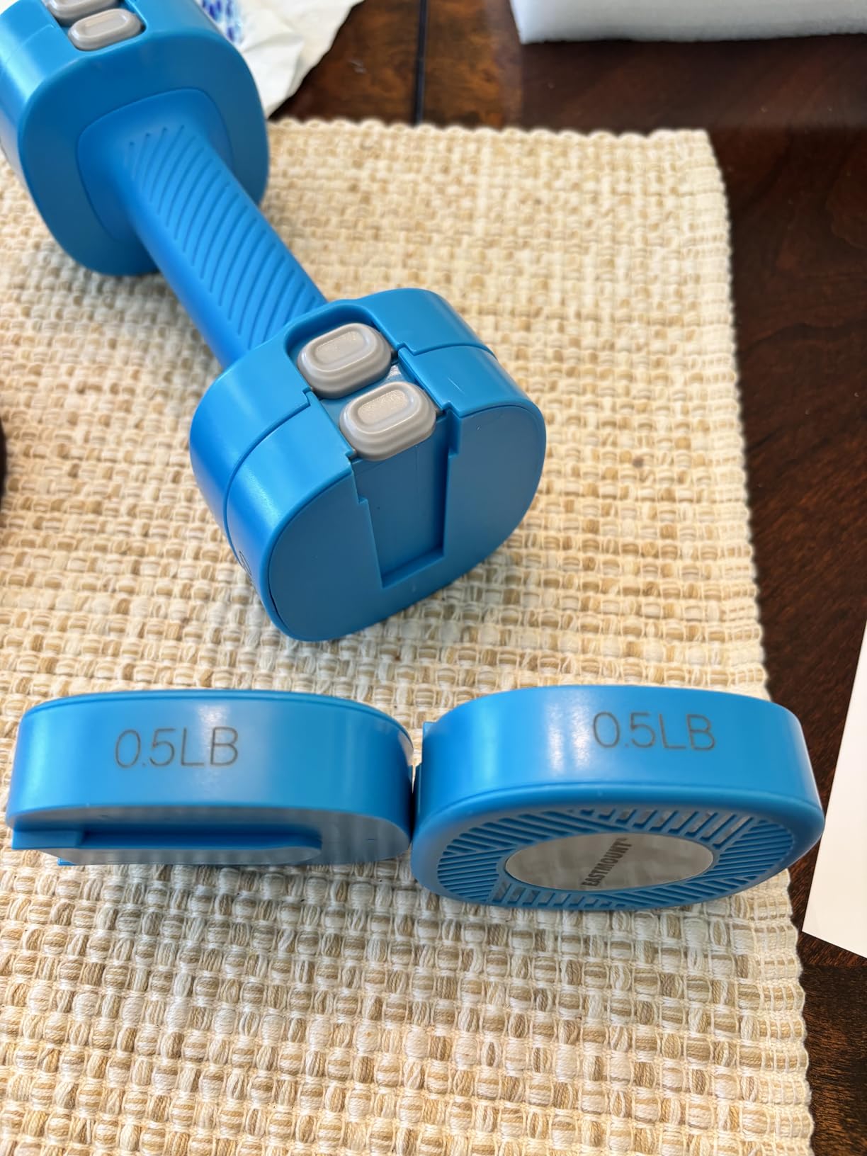 EAST MOUNT Adjustable Weight Dumbbells Set of 2, 8 in 1 Hand Weights for Women 2lb/3lb/4lb/5lb/6lb Dumbbell Weights Set 12 lbs/Pair Hand Weights for Home Office Gym Workout customer photo 2