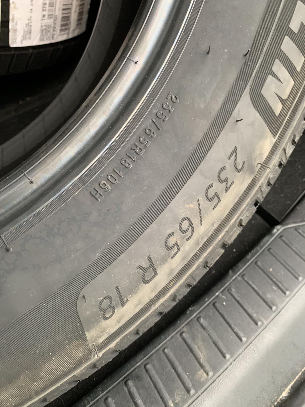 MICHELIN Defender2 All-Season Tire for Cars, Minivans, SUVs and Crossovers, 235/55R18/XL 104H customer photo 2