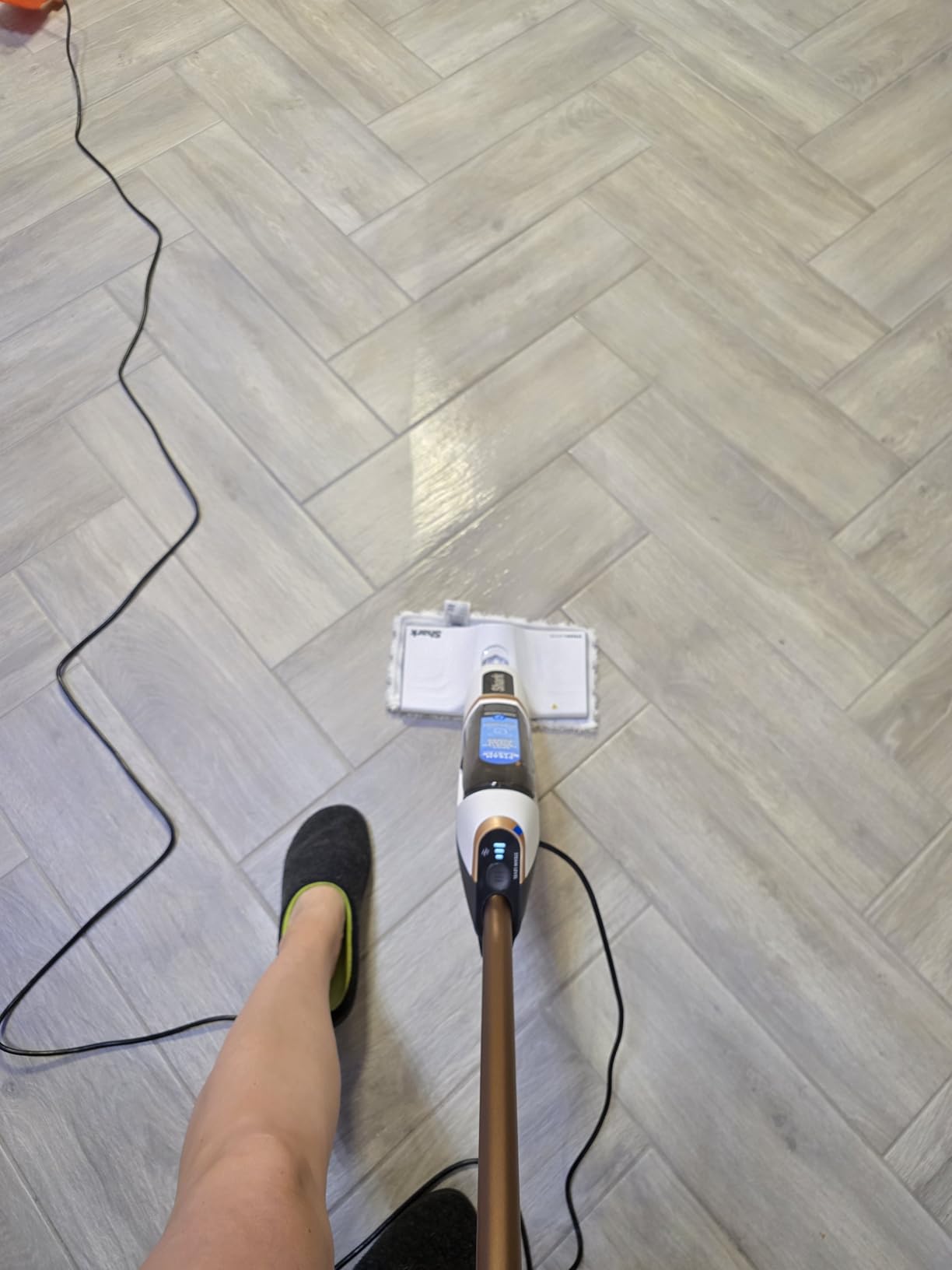 Shark SteamSpot Steam Mop with Steam Blaster Technology, White, S2001 | 3 Steam Modes, 2 Washable Dirt Grip Pads, XL Removable Tank, Lightweight customer photo 2