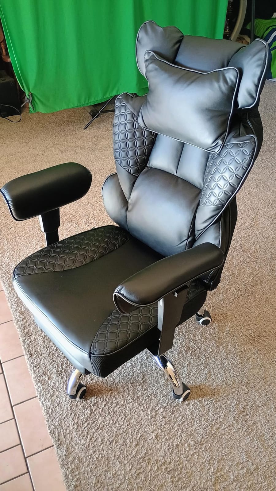 COMHOMA Big and Tall Office Chair Heavy Duty Wide Ergonomic Gaming Chair with Deluxe Embossing Designed Leather with Foot Rest, 150-degree Reclining Adjustable Armrests Pocket Spring Back Support and Pillow customer photo 2