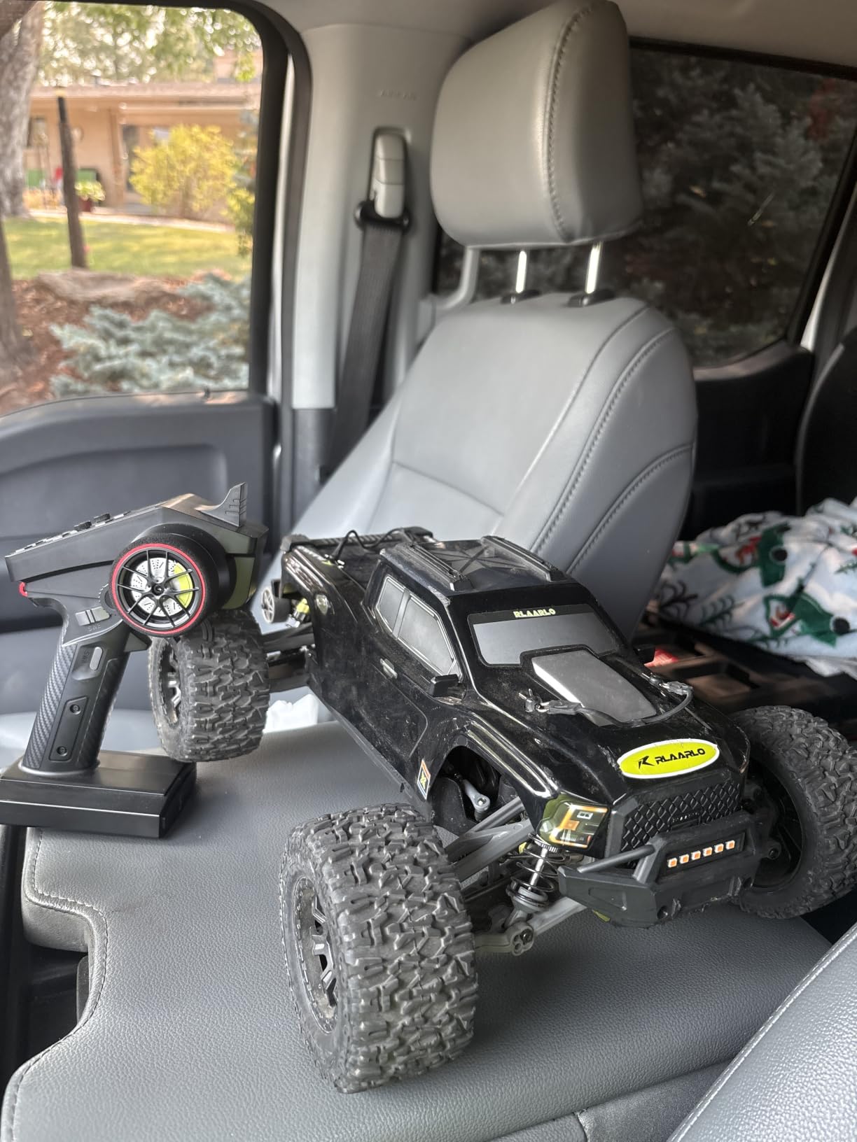 RIAARIO 1:10 Brushless RC Cars, 50+ MPH, 4WD Trucks, Carbon Fiber, Ages 8+ | 60A ESC Monster Trucks, 3650 2650KV Brushless Motor, 3S LiPo, Gyro, CNC Central Differential, 11KG Metal Servo customer photo 1