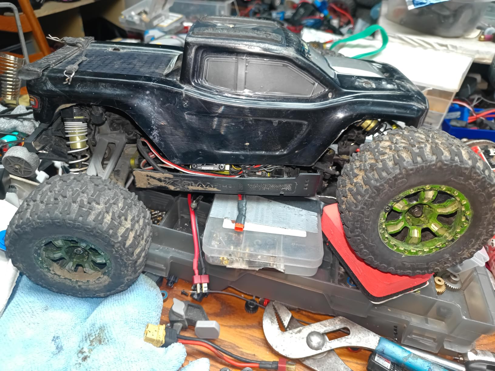 RIAARIO 1:10 Brushless RC Cars, 50+ MPH, 4WD Trucks, Carbon Fiber, Ages 8+ | 60A ESC Monster Trucks, 3650 2650KV Brushless Motor, 3S LiPo, Gyro, CNC Central Differential, 11KG Metal Servo customer photo 2