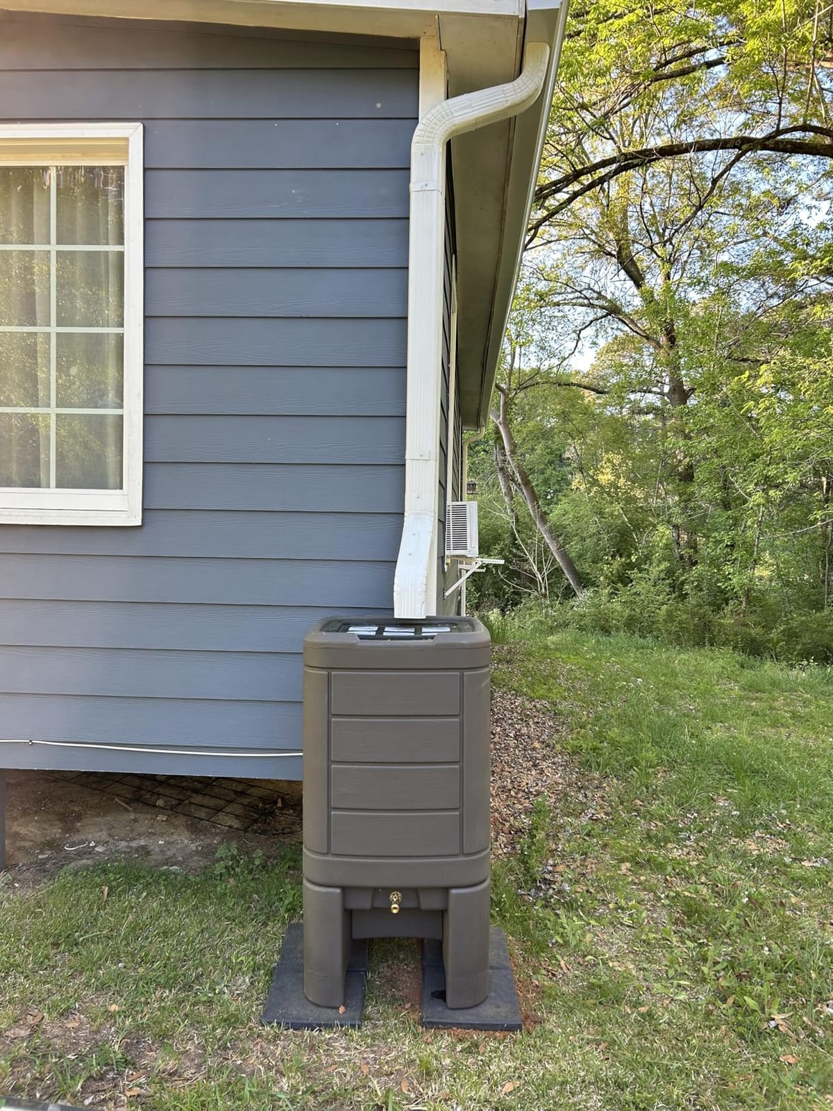 Step2 Lakewood Rain Barrel with Stand, Outdoor Water Conservation Container, Holds 60 Gallons, Brown customer photo 1