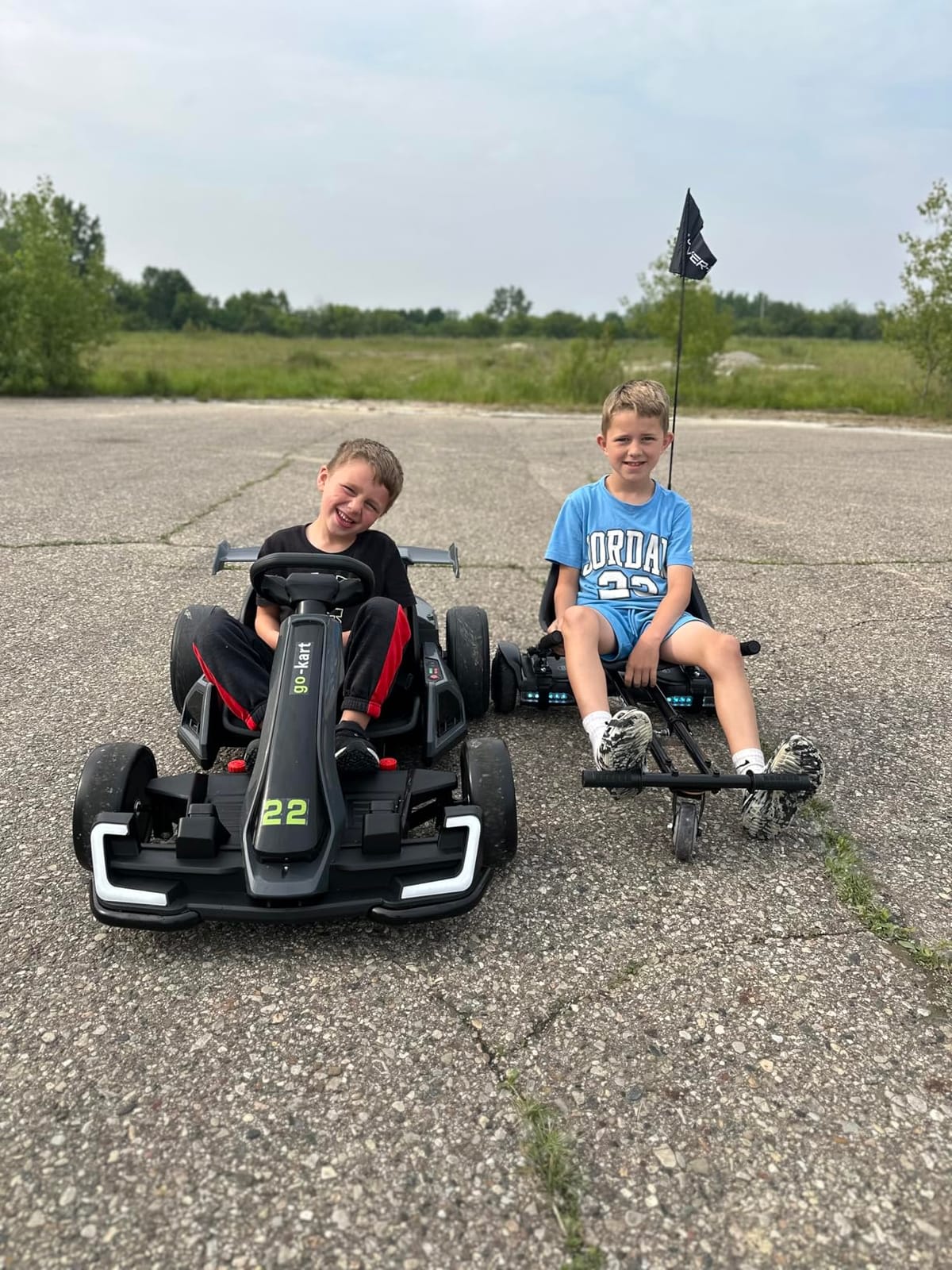 KerryYoo K61 Go Kart Electric Drift Kart with Length Adjustable Seat, 24V Outdoor Ride on Toy with 4 Speed Mode, Crazy Kart for Kids 6-12 Years Old, Fast 300W Motor, 8.5 MPH, Bluetooth - Blue customer photo 2