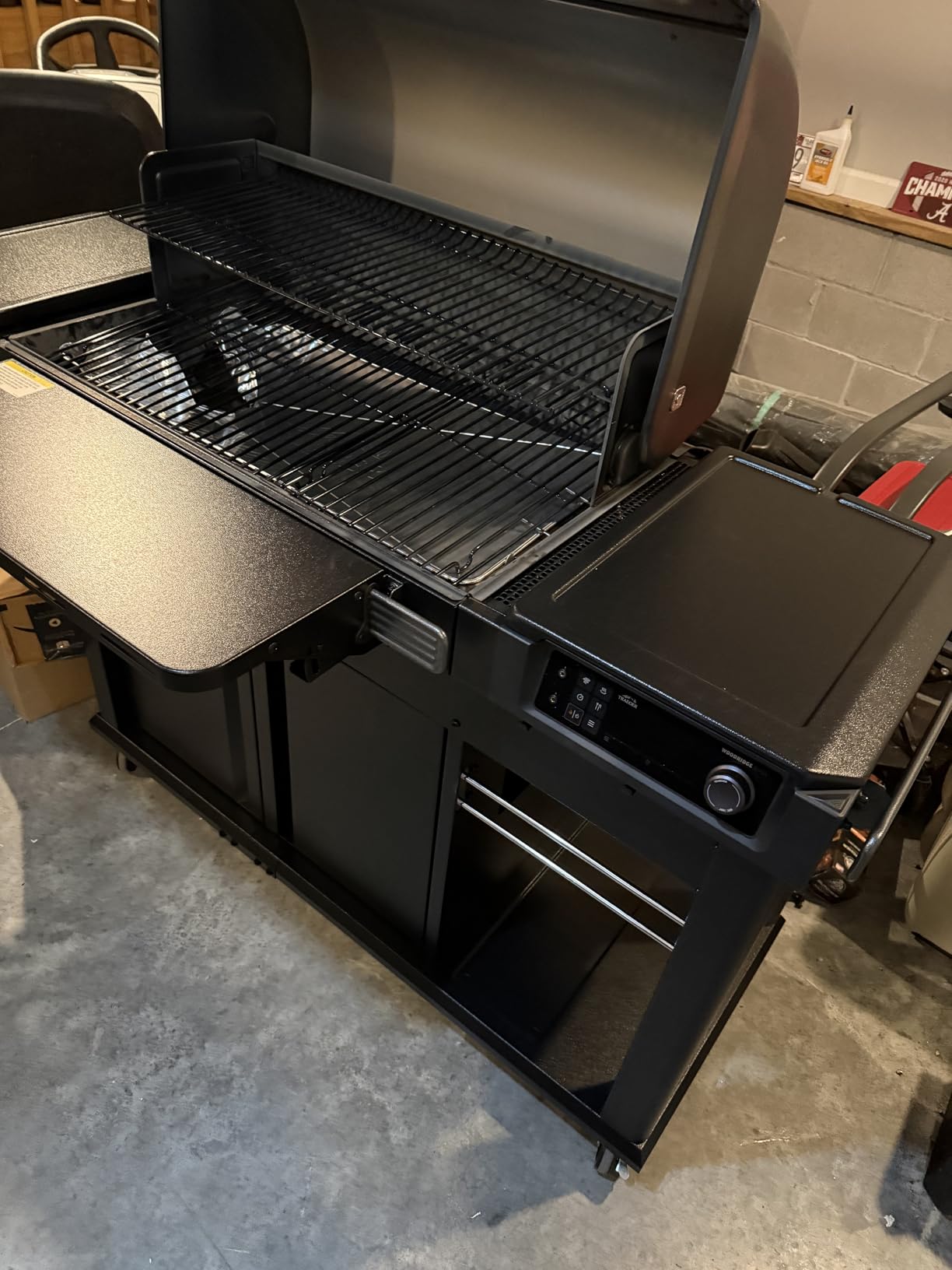 Traeger Woodridge Elite Wood Pellet Grill & Smoker, 970 Sq In, WiFi | Insulated body, side sear station, Super Smoke Mode, WiFIRE app - 6-in-1 outdoor pellet smoker grill customer photo 2