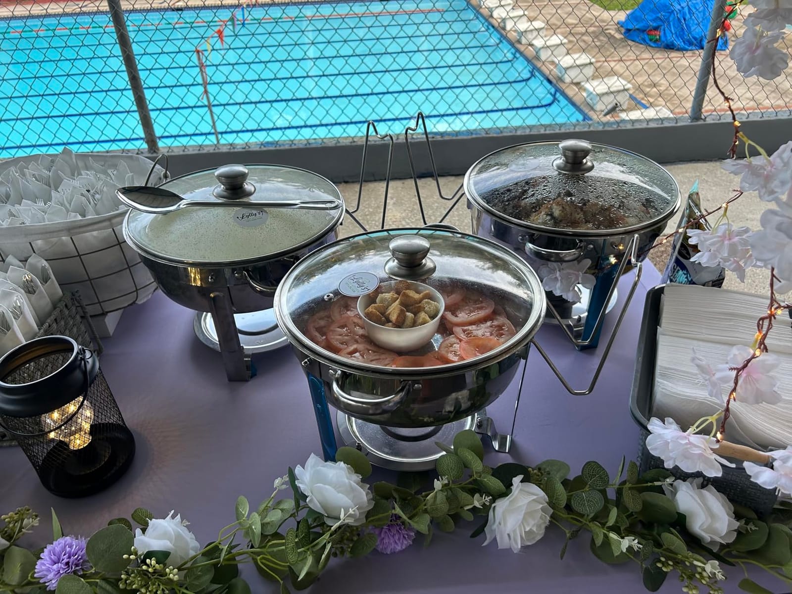 VEVOR Chafing Dish Buffet Set, 5 Qt 4 Pack, Stainless Steel Chafer with 4 Full Size Pan, Round Catering Warmer Server with Glass Lid Water Pan Folding Stand Fuel Holder, for Wedding Party Banquet customer photo 1