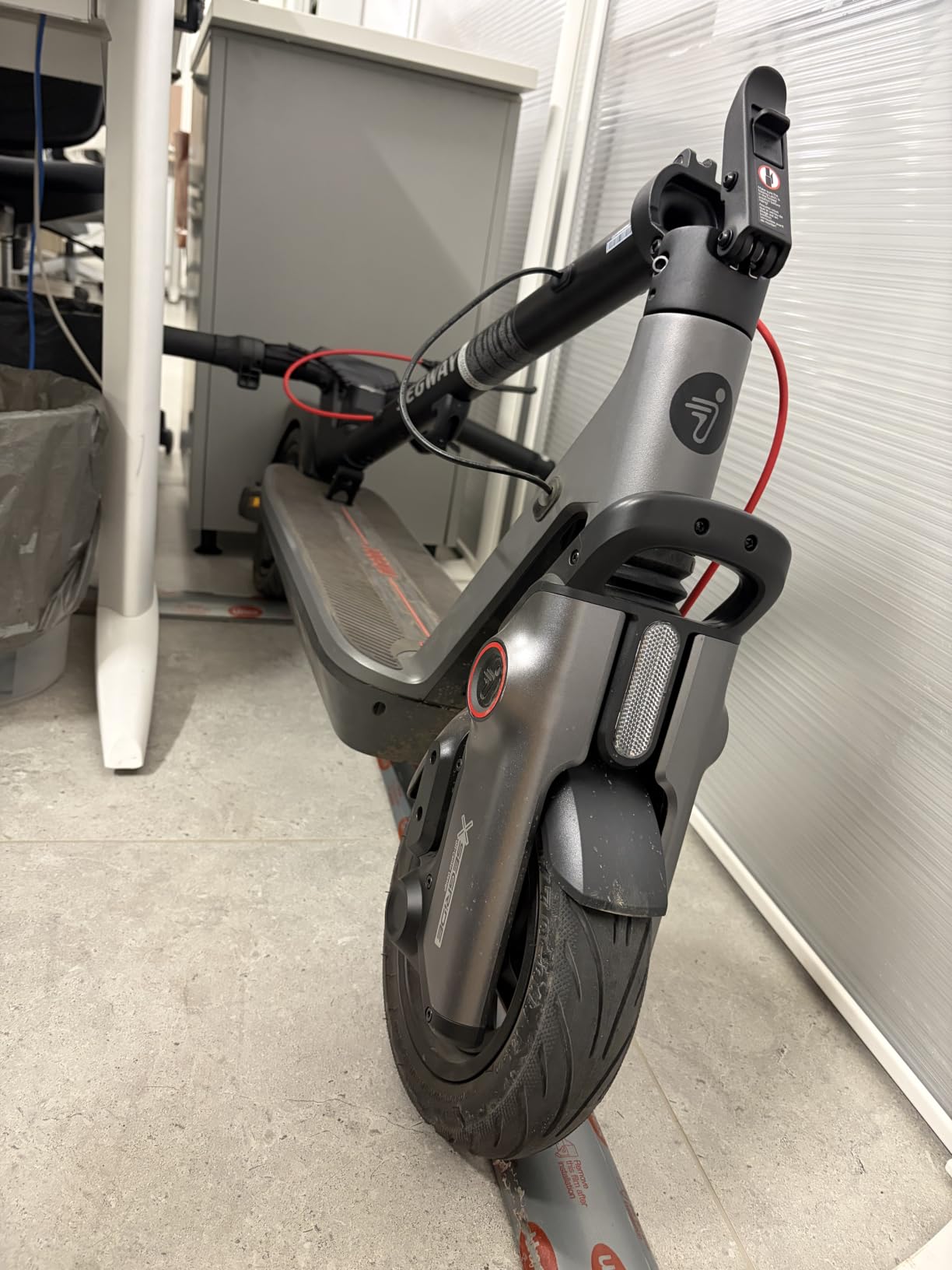 Segway Ninebot F3 Electric Scooter, Up to 20 MPH, 44-Mile Range, Self-Sealing Tubeless Tires, Front Hydraulic & Rear Elastomer Suspension, UL2271 2272 Certified customer photo 1