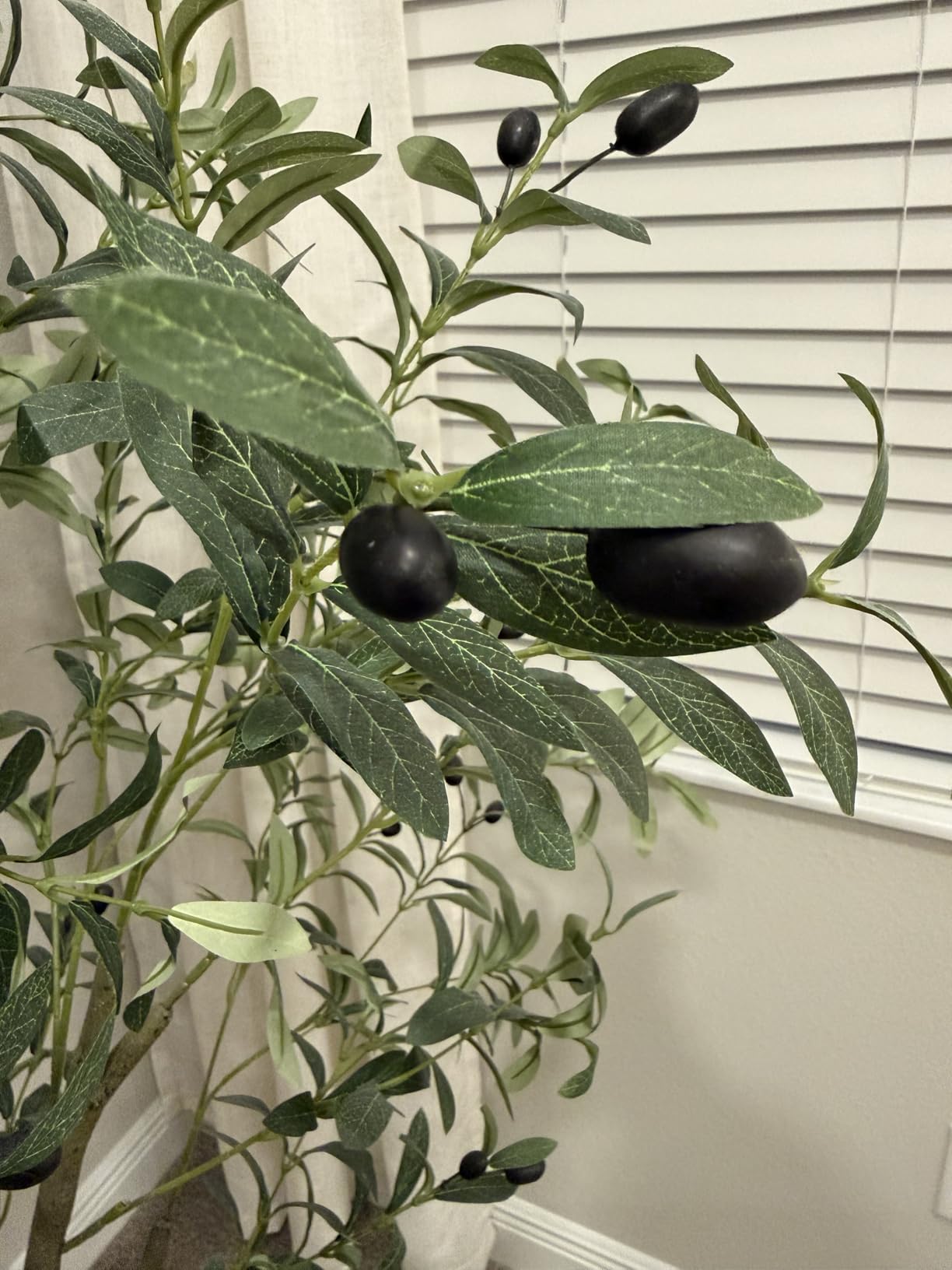 Alupssuc 6FT Faux Olive Tree with Fruits White Pot, Indoor Home Decor | Faux Silk Plant, Lifelike Fruits, Safe Materials, Easy to Assemble, Indoor Fake Potted Tree customer photo 2