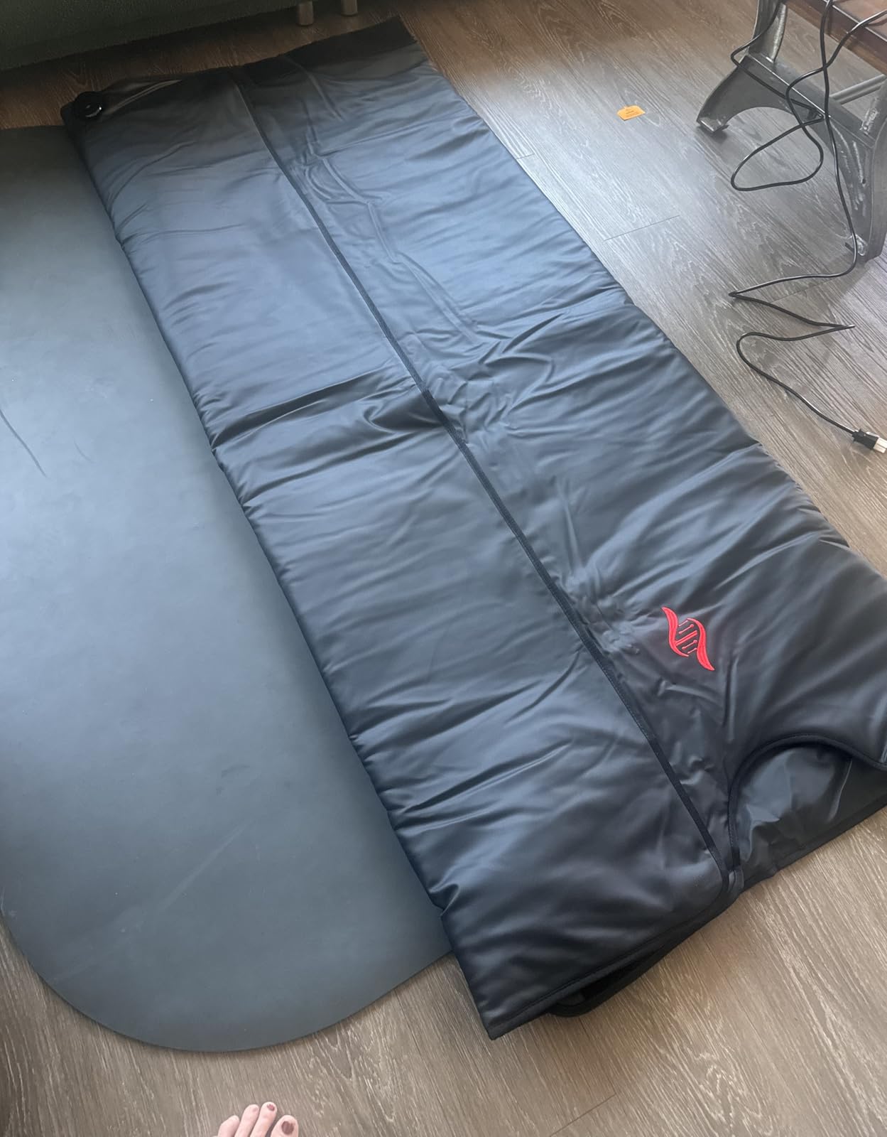 Healix Infrared Sauna Blanket - Zero EMF Portable Sauna for Detox, Recovery & Wellness - 10,000-Strand Far Infrared Carbon Fiber Heating, Adjustable 77-176°F | Hook-and-Loop Closure customer photo 1