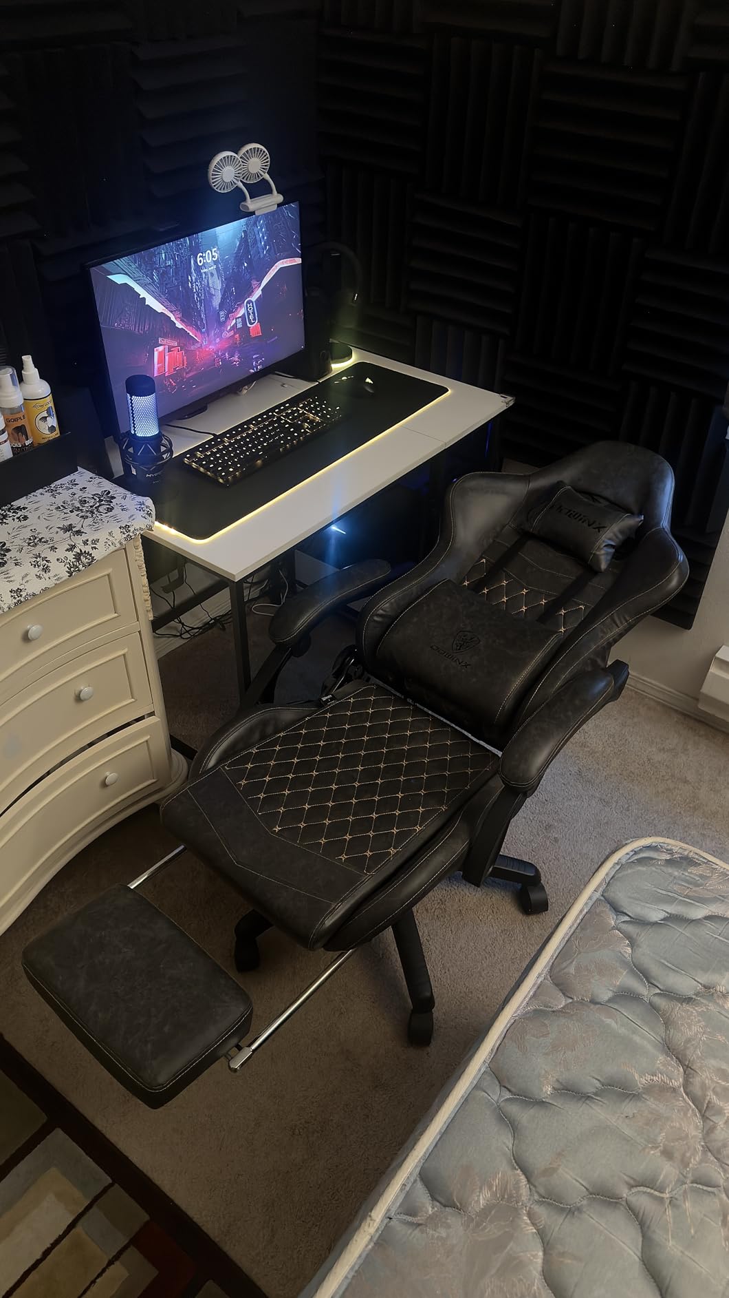 Dowinx Big & Tall Vintage Gaming Chair for Adults, 400 lb Capacity Heavy Duty Ergonomic Computer Chair with Massage Lumbar, Footrest & Easy Side Recline, Black customer photo 1