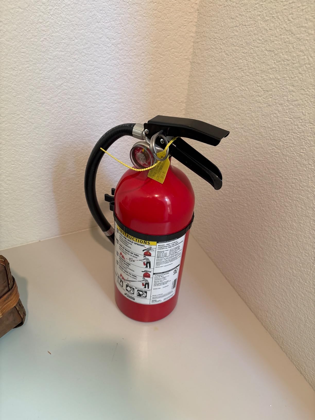 Kidde Pro 210 Commercial Fire Extinguisher, 2-A:10-B:C, PRO-4MP-1, 1 Pack | Rechargeable and Reusable Extinguisher for Small to Medium Common, Flammable Liquid, & Electrical Fires, 4 lb. Dry Chemical customer photo 1