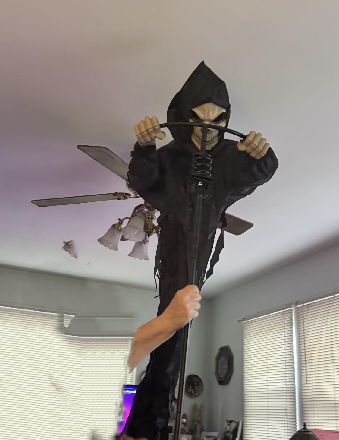 LarpGears Outdoor Halloween Skeleton Decorations, 7.8Ft Flying Rotated Skull Reaper Ghost Scarecrow Decorations customer photo 1