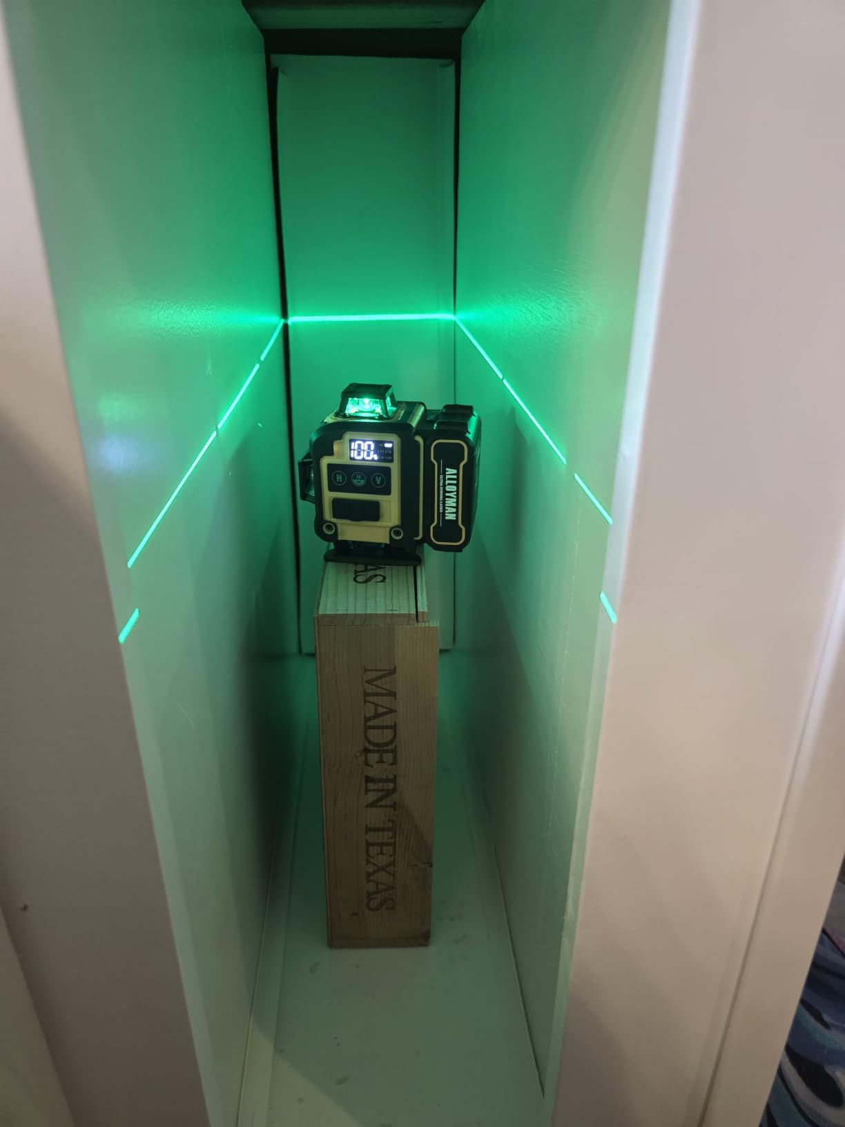 Alloyman Laser Level with Tripod, Laser Level 4× 360° Self Leveling | Green Line Lazer Leveler customer photo 1