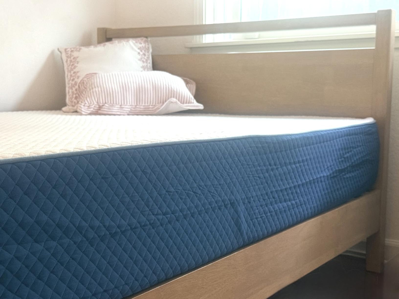 LIFEMENT Twin Mattress for Kids, 6 Inch Twin Bed Mattress, Basic Copper Cooling Gel Memory Foam Mattress in a Box, Pressure Relief with Medium Firm Support, CertiPUR-US Certified customer photo 2