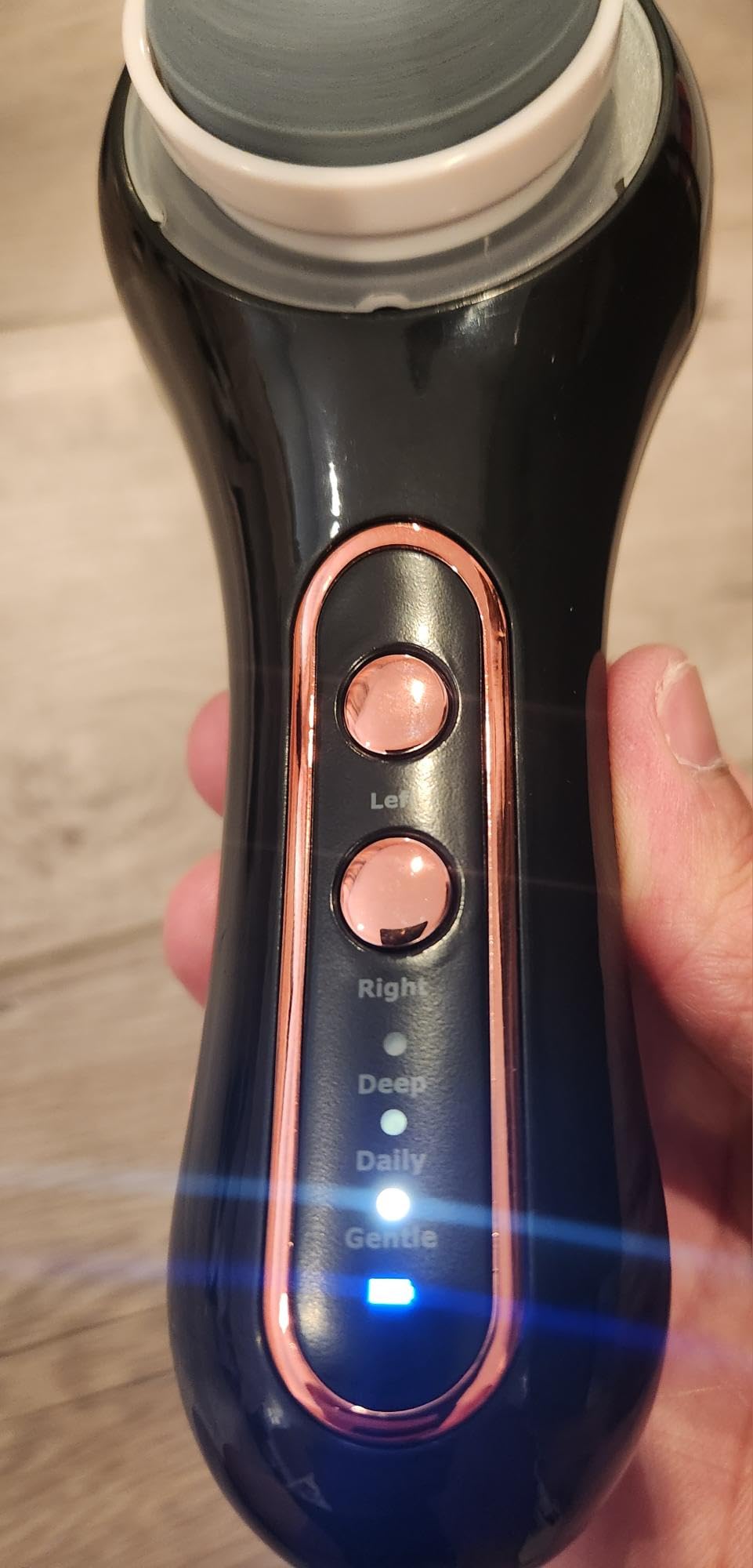 UMICKOO Rechargeable Rotating Face Scrubber with 5 Brush Heads Set, IPX7 Waterproof for Shower, 2-Way Rotating Face Brush for Daily & Deep Cleaning customer photo 2