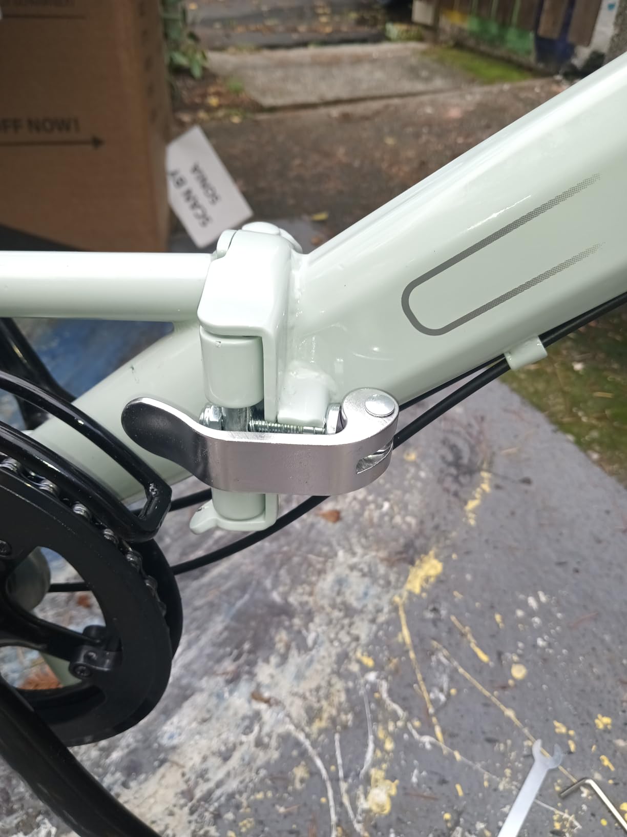 Quartet Folding Bike, 20/24 Inch, 7-Speed, Dual Brakes | Folds in seconds with basket and rear rack customer photo 2