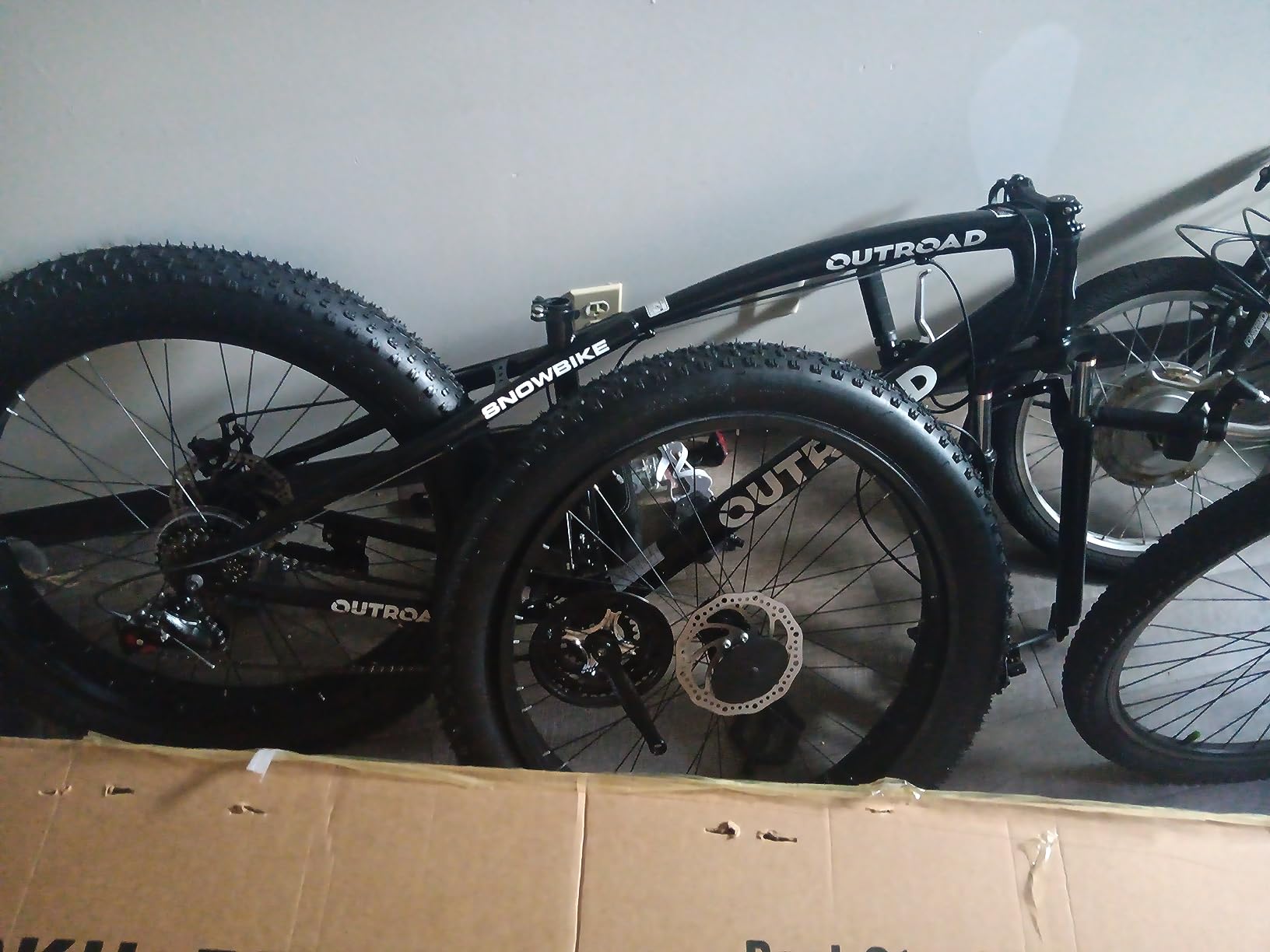 Outroad Fat Tire Mountain Bike with 26 inch Wheels, 21 Speed with High Carbon Steel Frame, Double Disc Brake and Front Suspension Anti-Slip Bikes customer photo 1