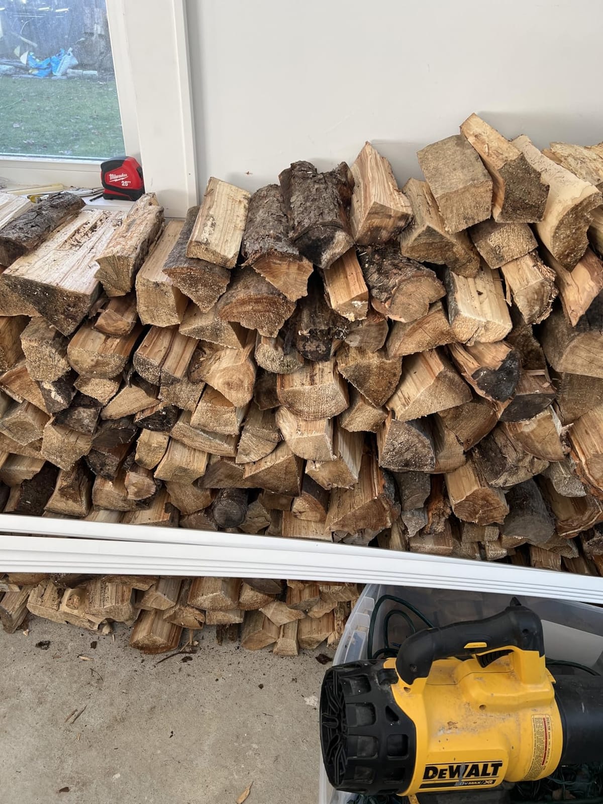 BILT HARD 6.5 Ton Electric Log Splitter with Stand - 15 Amp Motor Wood Splitter with Hydraulic Ram, Electric Firewood Splitting Machine customer photo 1
