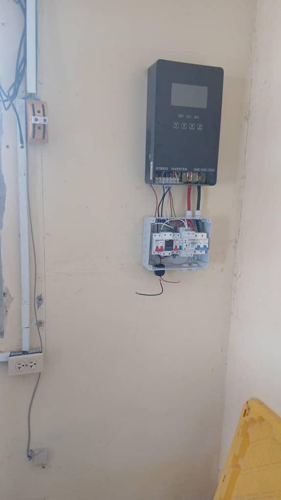 SUMRY Hybrid Solar Inverter, 4000W DC24V to AC120V Pure Sine Wave Power | Glass Top Cover with LCD Display, 140A MPPT Charge Controller, Supports Battery-less or AGM Lithium Battery, Off Grid customer photo 1