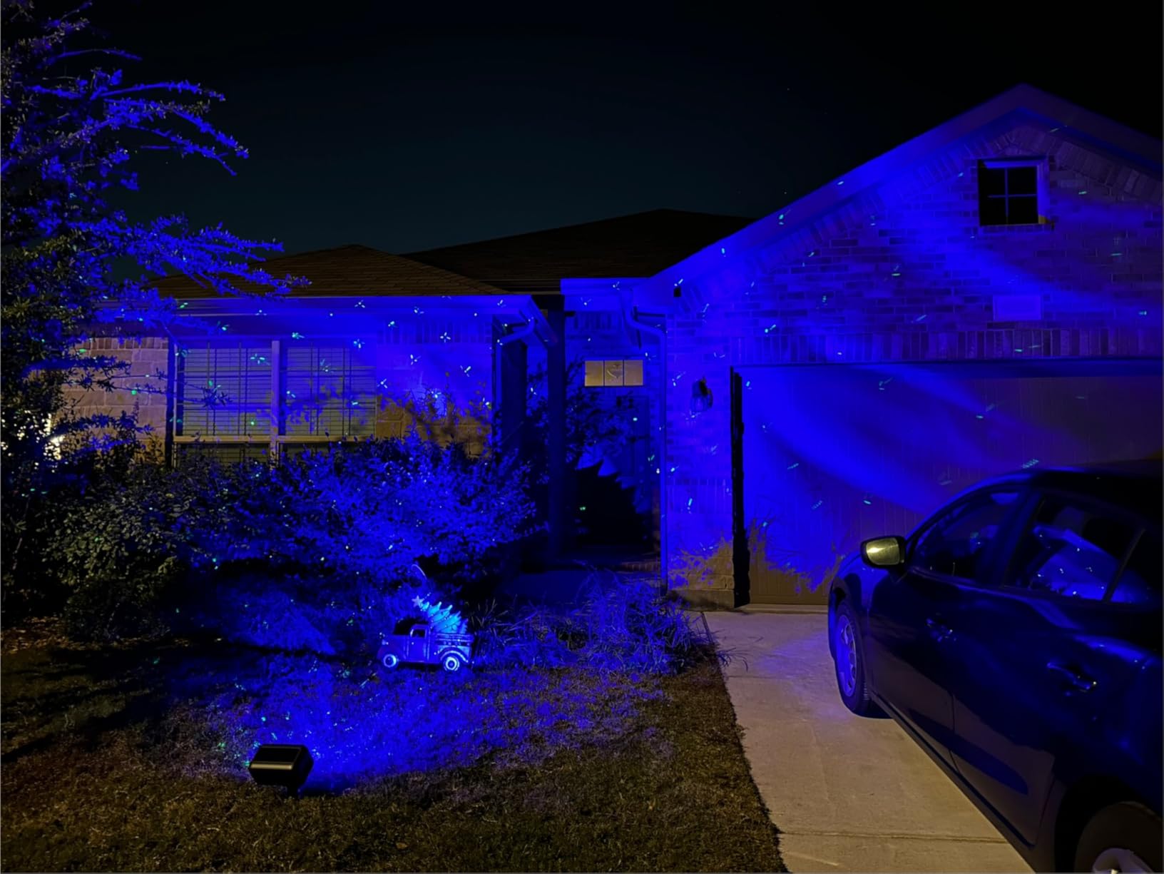 Govee Outdoor Projector Light, Upgraded Aurora Star Projector for Yard | 50+ Scene Modes with 16 RGB Patterns for Indoor & Outdoor Holiday Display, Work with Alexa, Google, Matter, IP65 Waterproof customer photo 2
