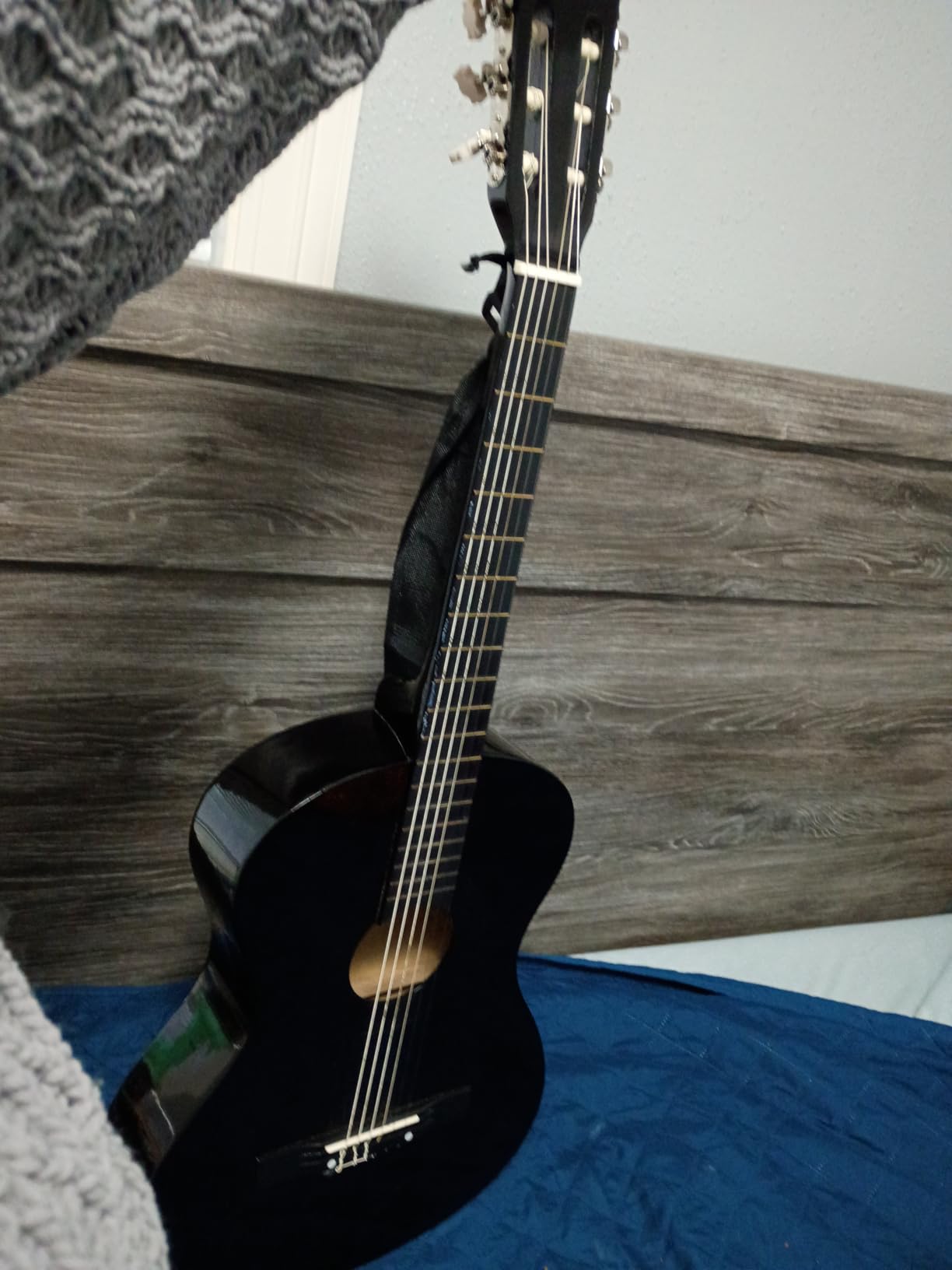 VEVOR Acoustic Guitar, Classical Guitar Starter Kit for Beginners, with Nylon Strings, Basswood Guitar, for Kids Adults Girls Boys Students customer photo 1