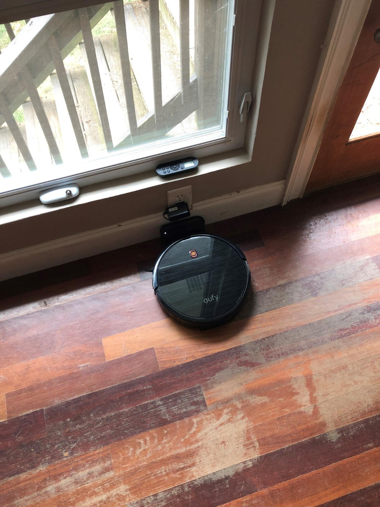 eufy E25 Robot Vacuum and Mop Combo, 20,000 Pa, HydroJet Roller Mop | Extendable Side Brush, Zero-Tangle Design, All-in-One Station, AI Obstacle Avoidance, Edge-to-Corner Cleaning customer photo 2