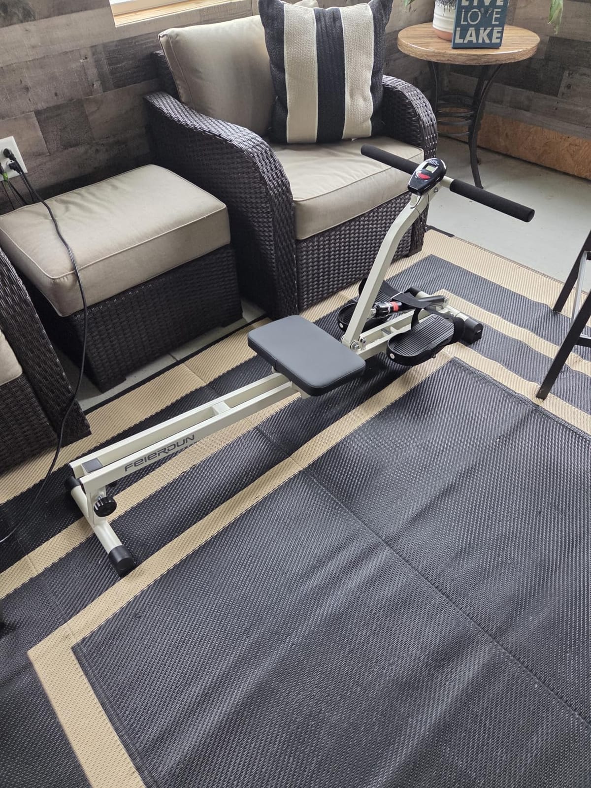 FEIERDUN Hydraulic Rowing Machine for Home, Compact Adjustable Rower with 12 Resistance Levels, 300LBS Weight Capacity, Full Body Workout Equipment customer photo 1