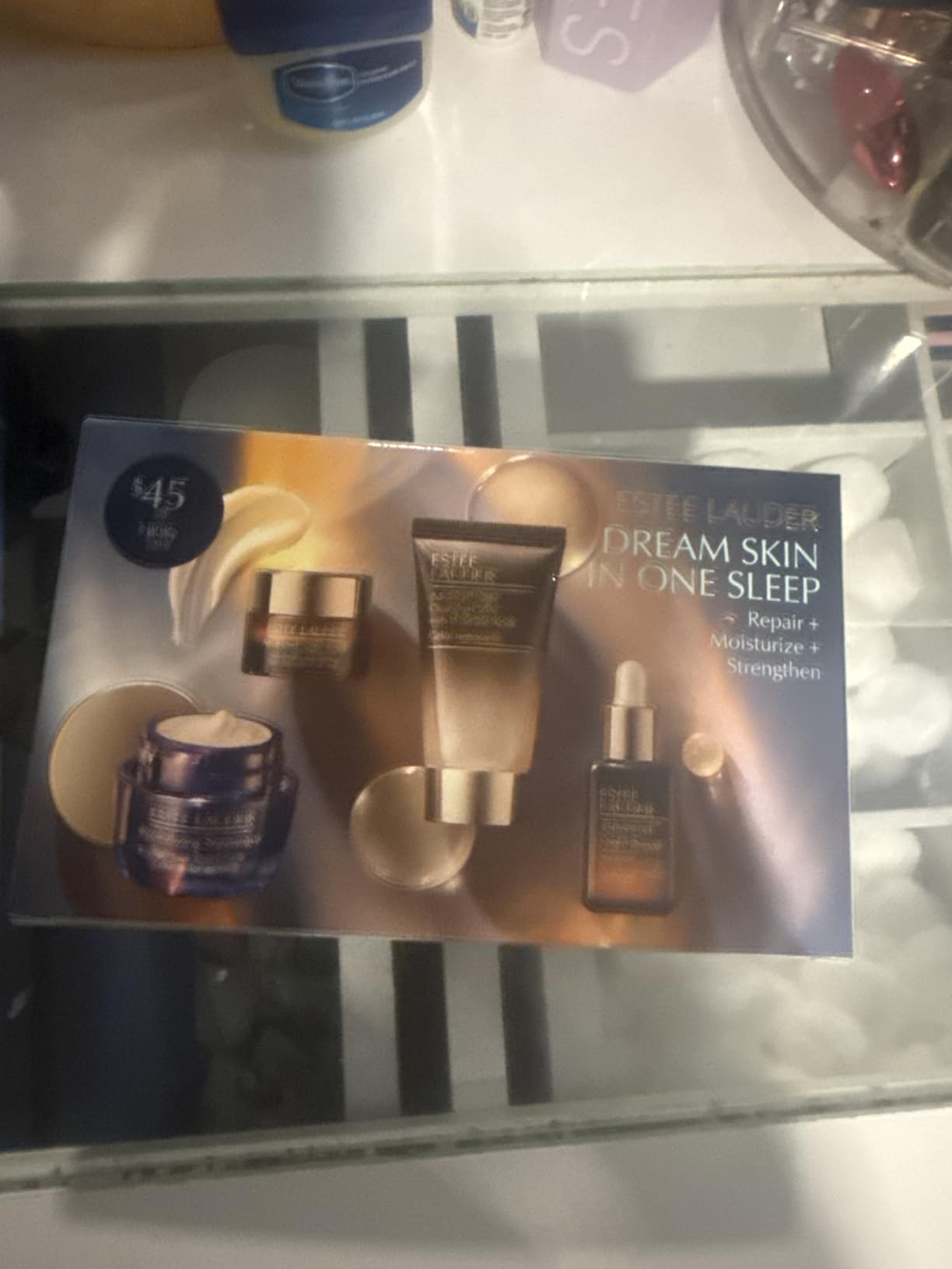 Estée Lauder Dream Skin In One Sleep 4-Piece Skincare Set | Repair + Moisturize + Strengthen | Includes Cleanser 1 Fl Oz, Face Serum 0.5 Fl Oz, Moisturizer 0.5 Ounce & Overnight Treatment 0.24 Fl Oz customer photo 1