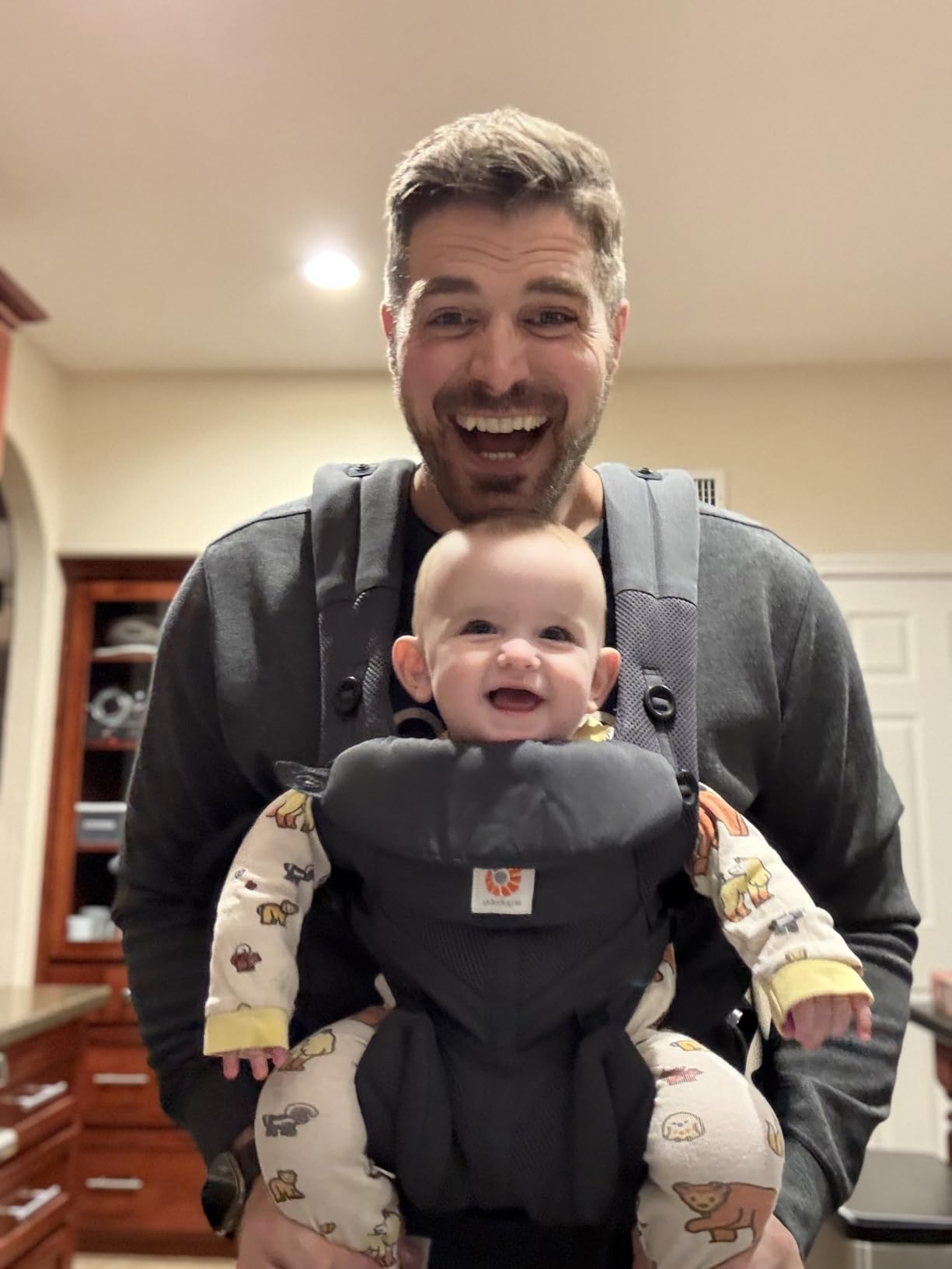 Ergobaby Omni Classic Baby Carrier for Newborn to Toddlers 0-48 Months | 4-Position Breathable Mesh, Fits 7-45 lbs, Soft Olive customer photo 1