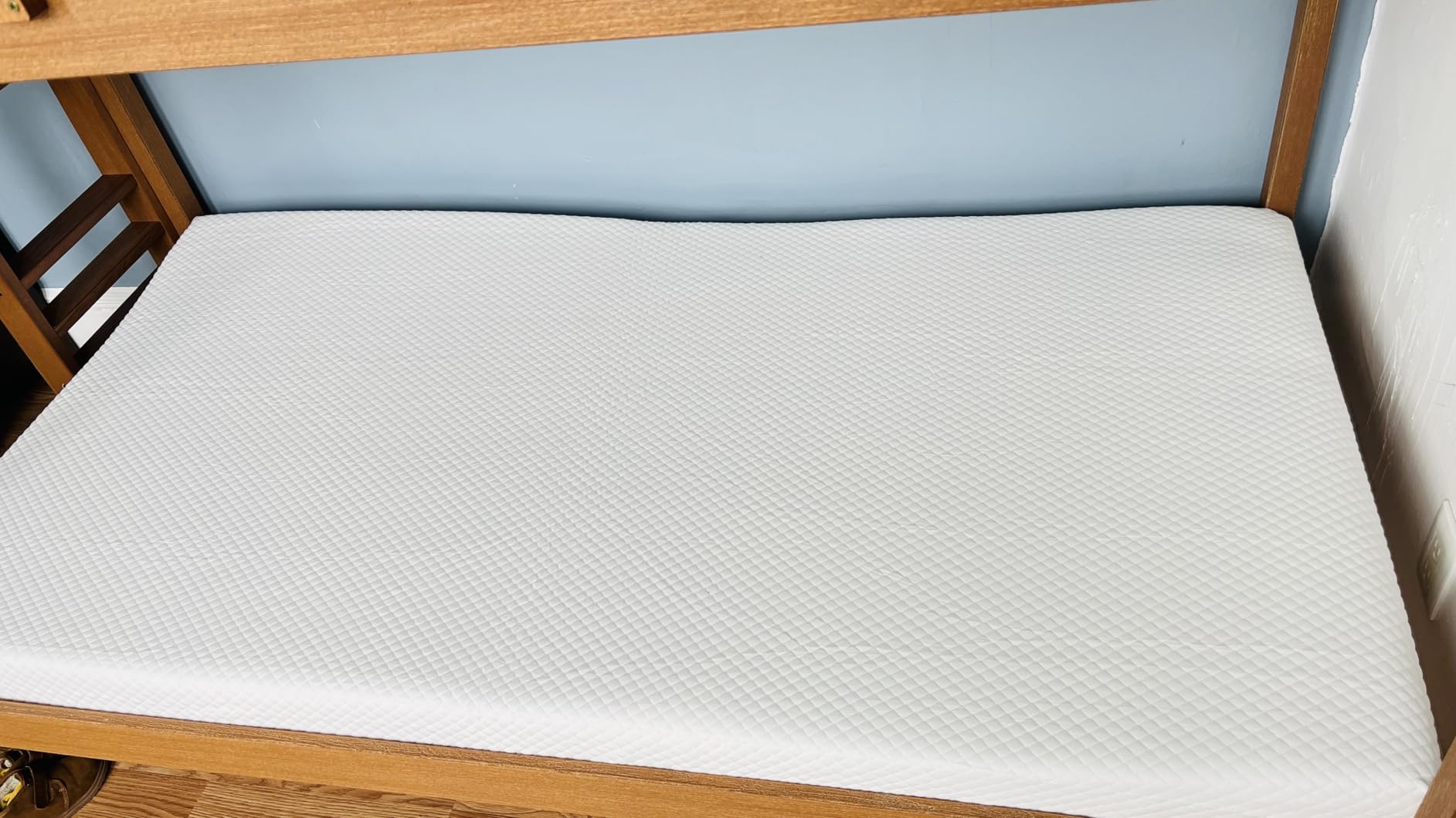 Twin Mattress 5 inch, Medium Firm for Support & Pressure Relief - Cooling Gel Memory Foam - Fiberglass-Free & Certified Safe for Kids - Compatible for Bunk Beds, Daybeds, Trundle (Mattress in a Box) customer photo 1