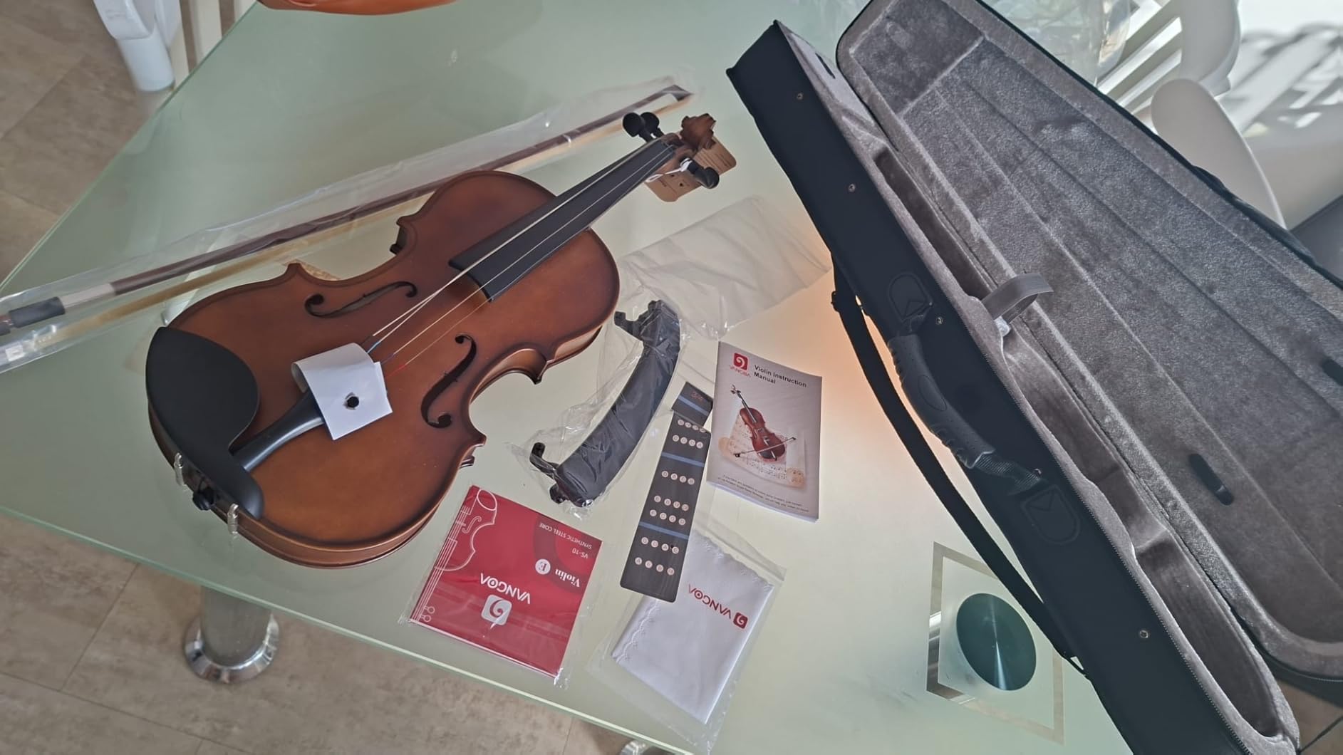 Vangoa 1/4 Kids Violin Set for Beginner Children Student Quarter Size Acoustic Violin Starter Kit with Case, Rosin, Bow, Strings, Mute, Fingerboard Stickers, Natural customer photo 2