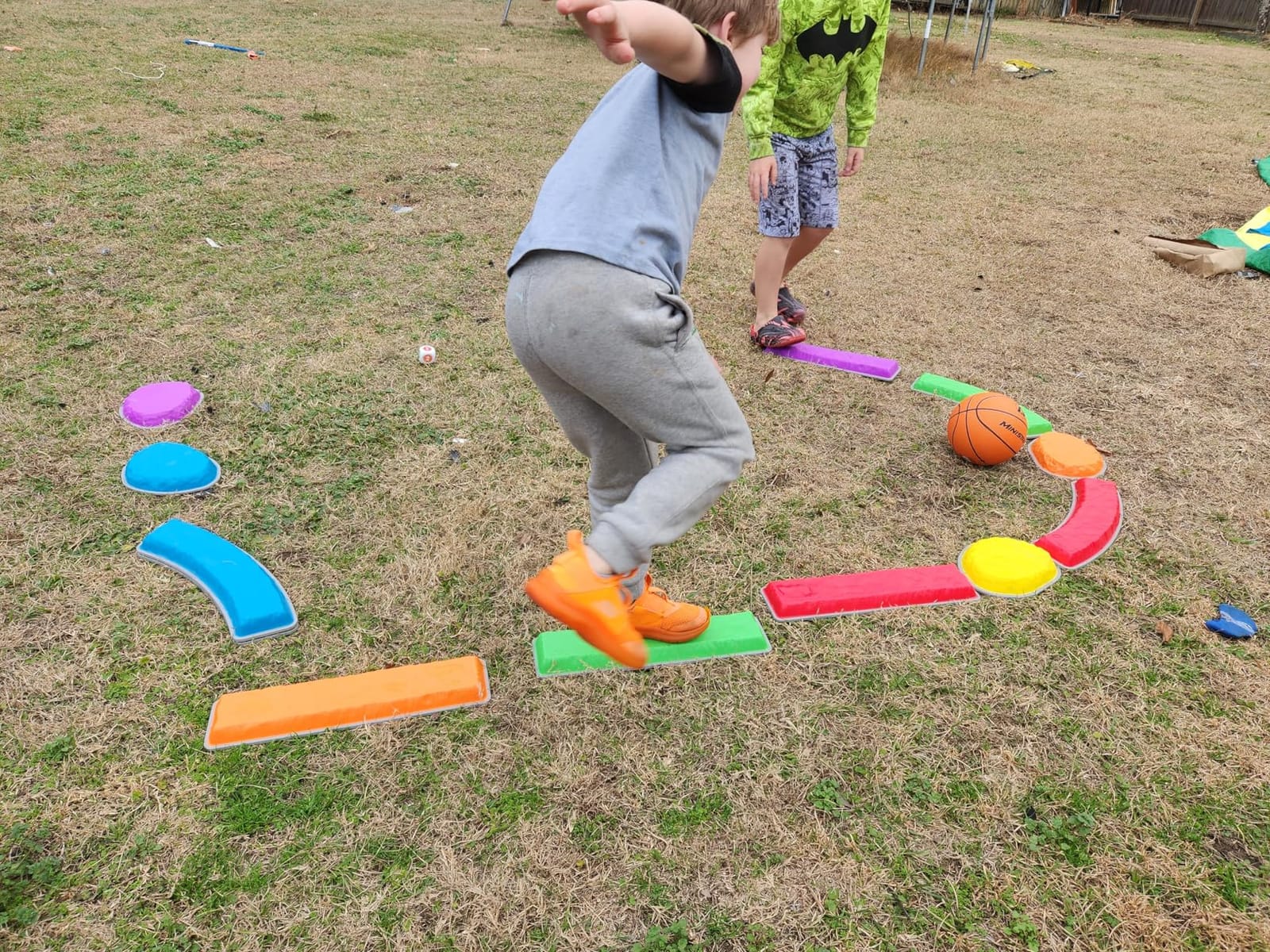 National Geographic Kids 12-Piece Balance Stepping Stones and Beams | 4 Stones, 8 Balance Beams, Foam Dice, Non-Slip Bases, Indoor Outdoor Obstacle Course, Gross Motor Skills, Play & Learn Cards customer photo 2