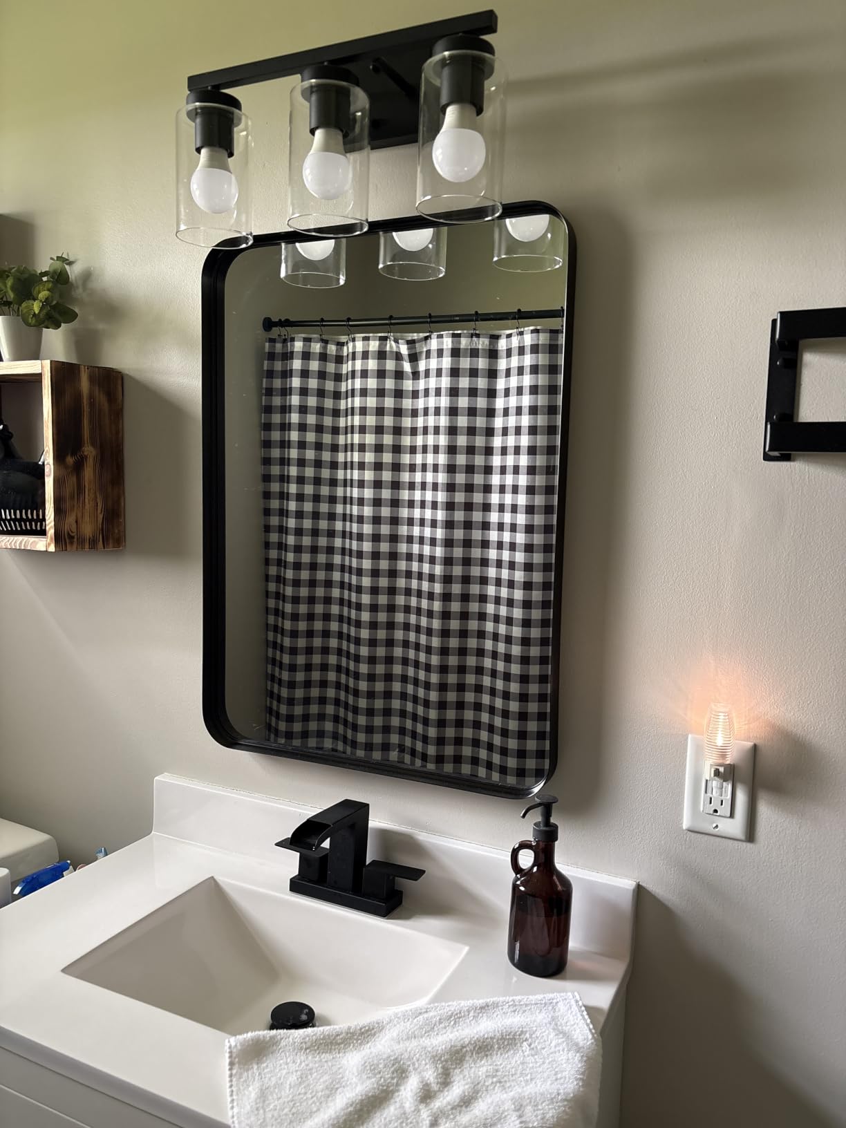 Bathroom Mirror for Wall, 30x22 Inch Rectangle Mirror, Matte Black Metal Framed Bathroom Vanity Mirror for Restroom Farmhouse, Anti-Rust, Tempered Glass, Horizontally or Vertically Hanging customer photo 2