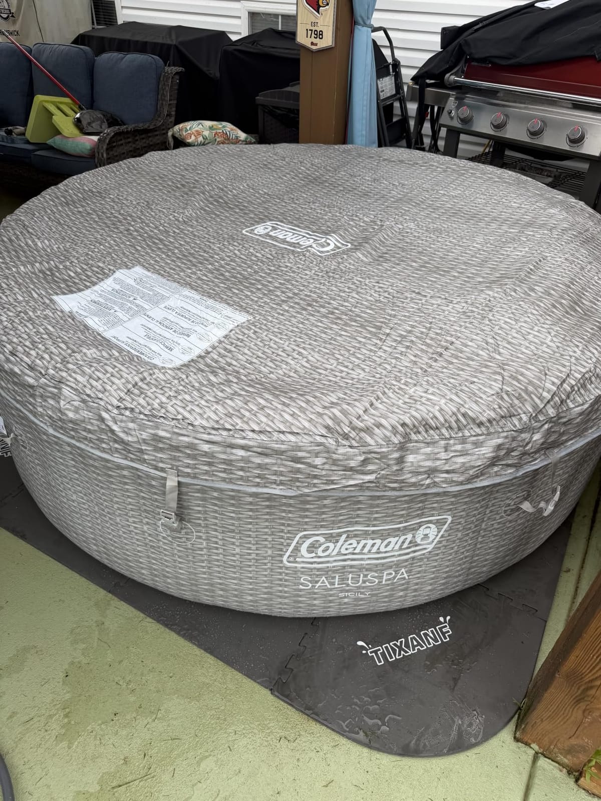 Coleman SaluSpa 4 to 6 Person Inflatable Hot Tub, Round Energy-Efficient Portable Outdoor Spa with 140 AirJets, 77
