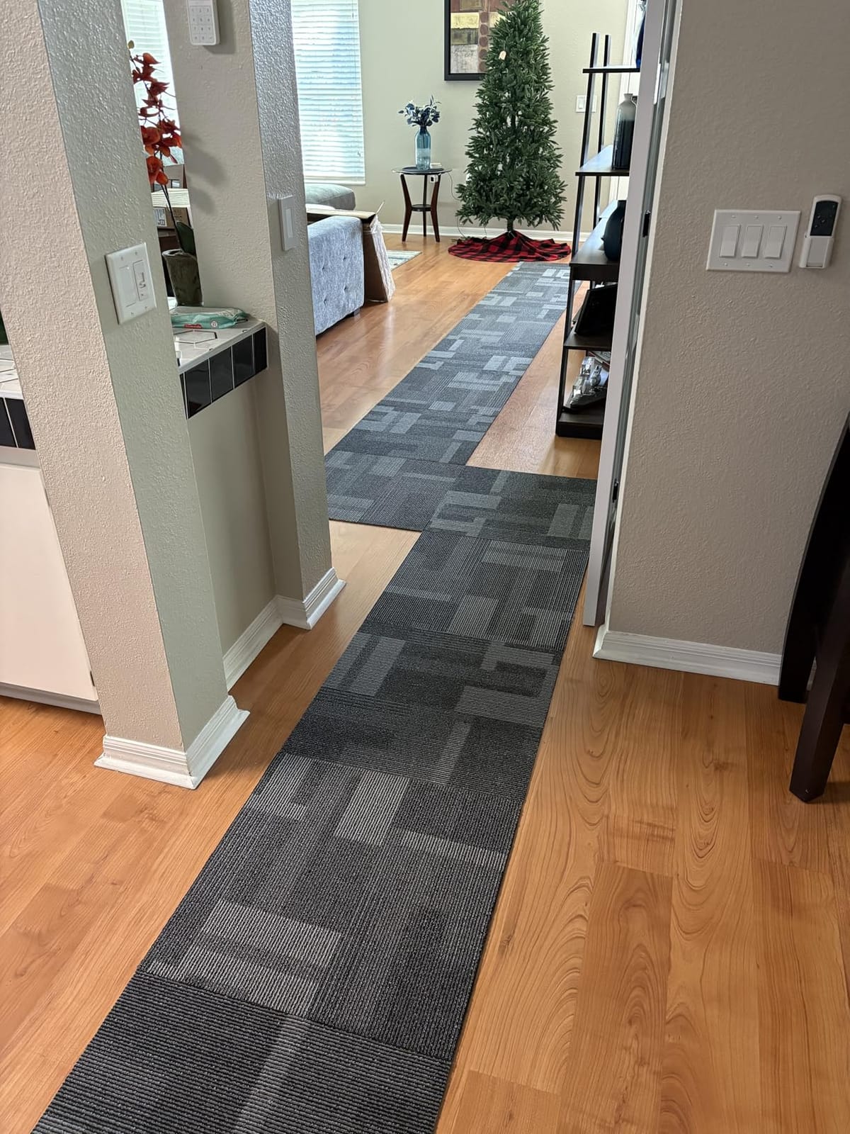 VEVOR Carpet Tiles Reusable 24x24 inch, 24 PCS Modular Carpet Square Rug, Commercial Floor Soft Padded for Seamless Cover 96sq.ft, Easy DIY Replacement for Living Room Bedroom Office Indoor,Gray customer photo 1