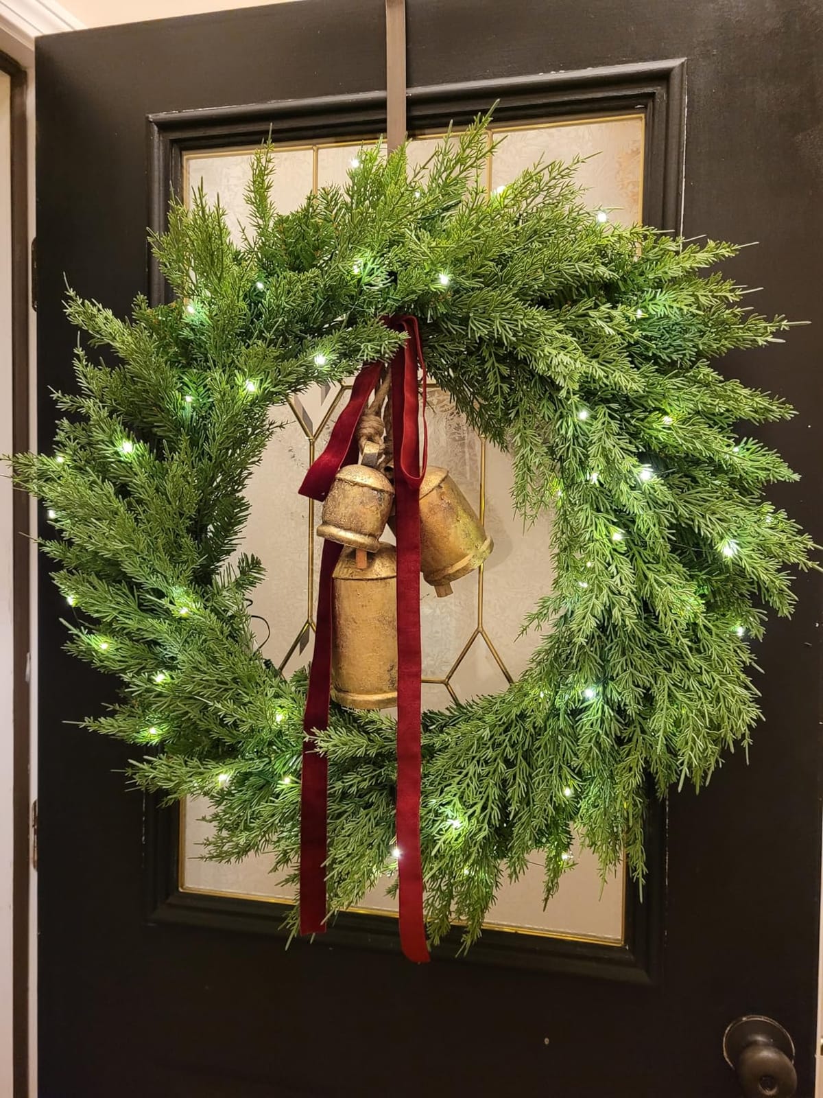Best Choice Products Pre-Lit Cedar Cypress Christmas Wreath w/Twinkling LEDs, 30in Realistic Large Indoor/Outdoor Holiday Decor for Door, Plug-in customer photo 1