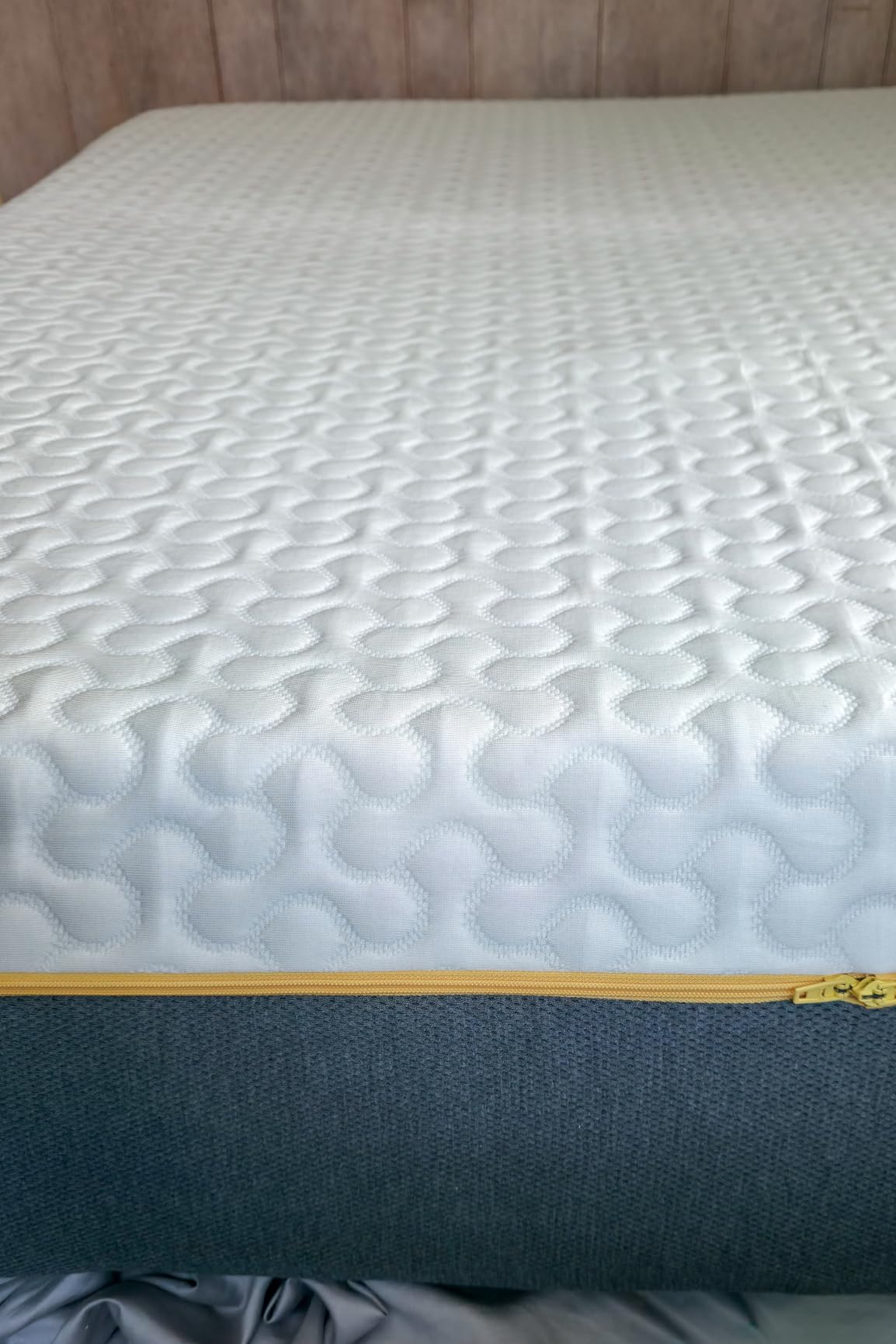 10 Inch Queen Mattress, Cooling Memory Foam Mattress in a Box | Queen Size Mattress for Kids and Couple, Motion Isolation, Pressure Relief, Tencel Cover, Medium Plush, CertiPUR-US Certified customer photo 2