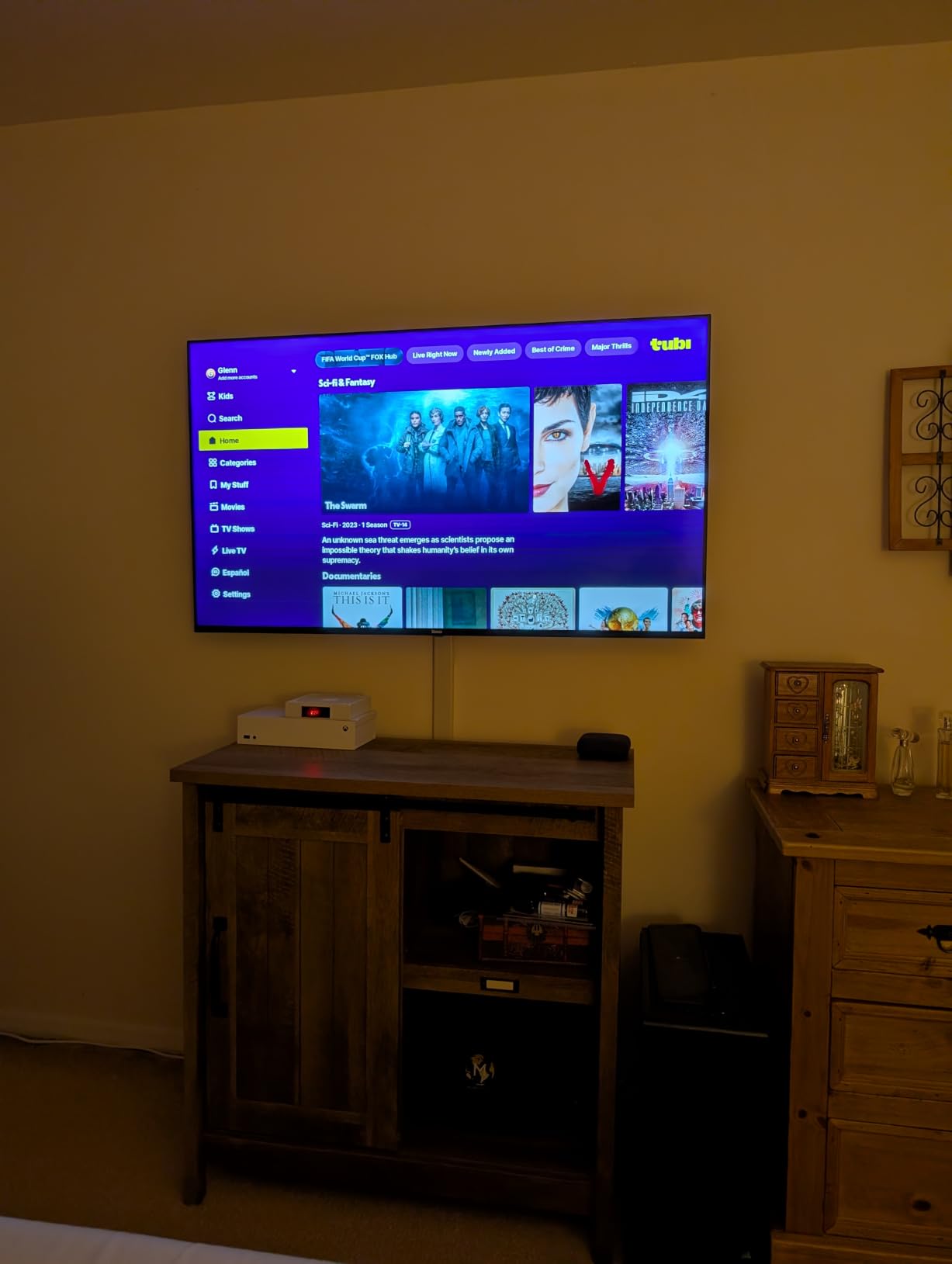 Roku Smart TV 2026 - 65-Inch Select Series, 4K QLED TV - Roku TV with Voice Remote - Flat Screen QLED Television with Wi-Fi for Streaming Live Local News, Sports, & Movies - Bluetooth Headphone Mode customer photo 2