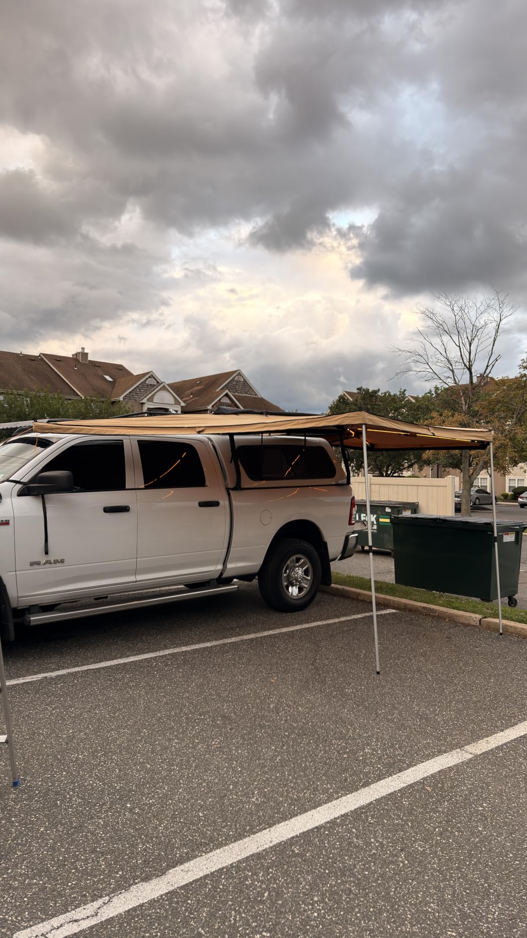 VEVOR 270 Degree Awning with Bulit-in LED Light 3 Colors, 117 sq.ft Driver Side Vehicle Awning, UV50+ Waterproof Car Side Awnings, All-Weather Overland Awnings Car Shelter for SUV Truck Camping customer photo 2
