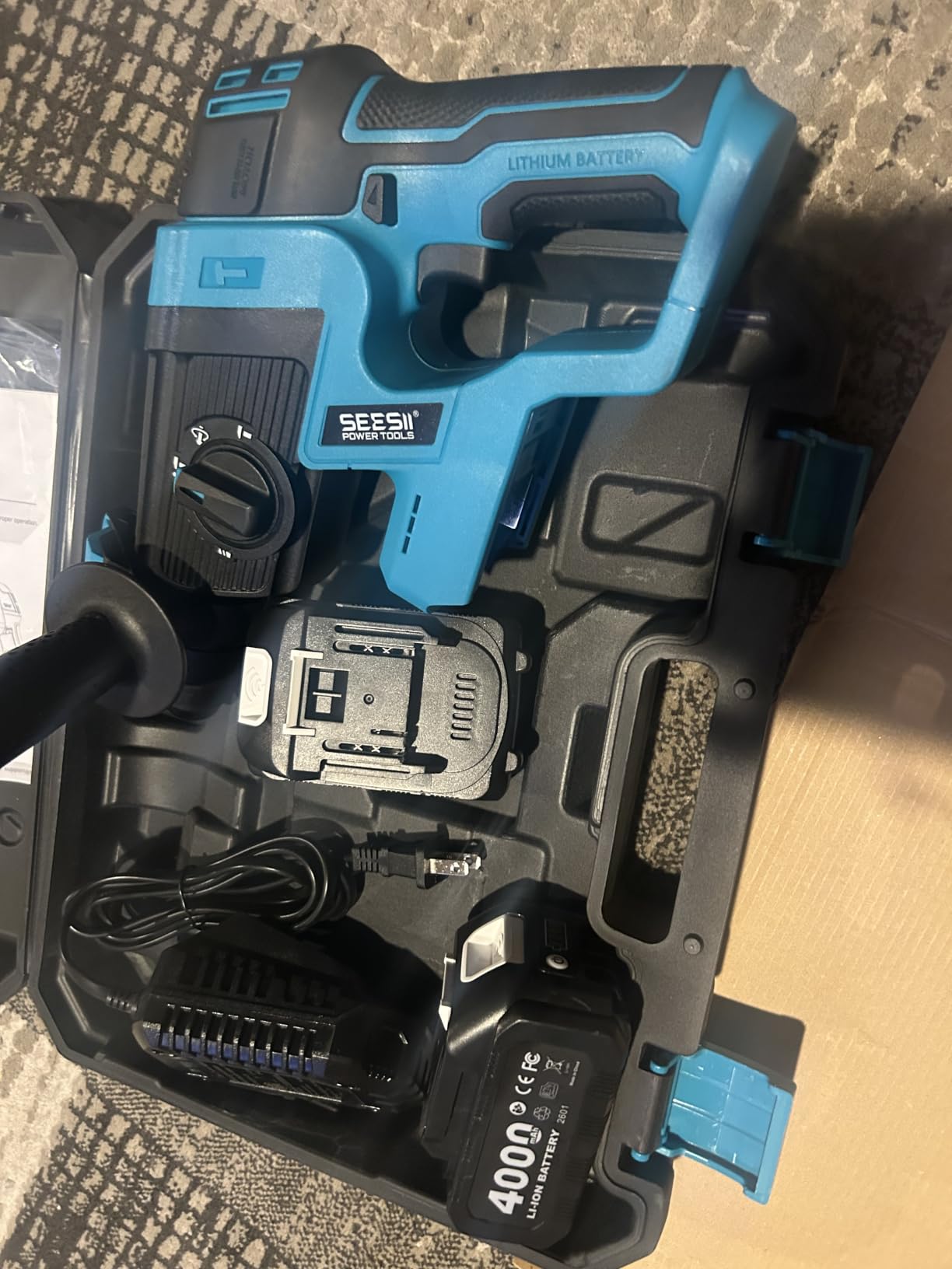 Seesii 1-Inch Cordless SDS-Plus Rotary Hammer Drill, 2.8J, Brushless Motor | 4-Mode with Safety Clutch, Hammer Drill with 2x4.0Ah Batteries & Chisel/Drill Bit Set for Concrete Drilling & Home Renovation customer photo 2